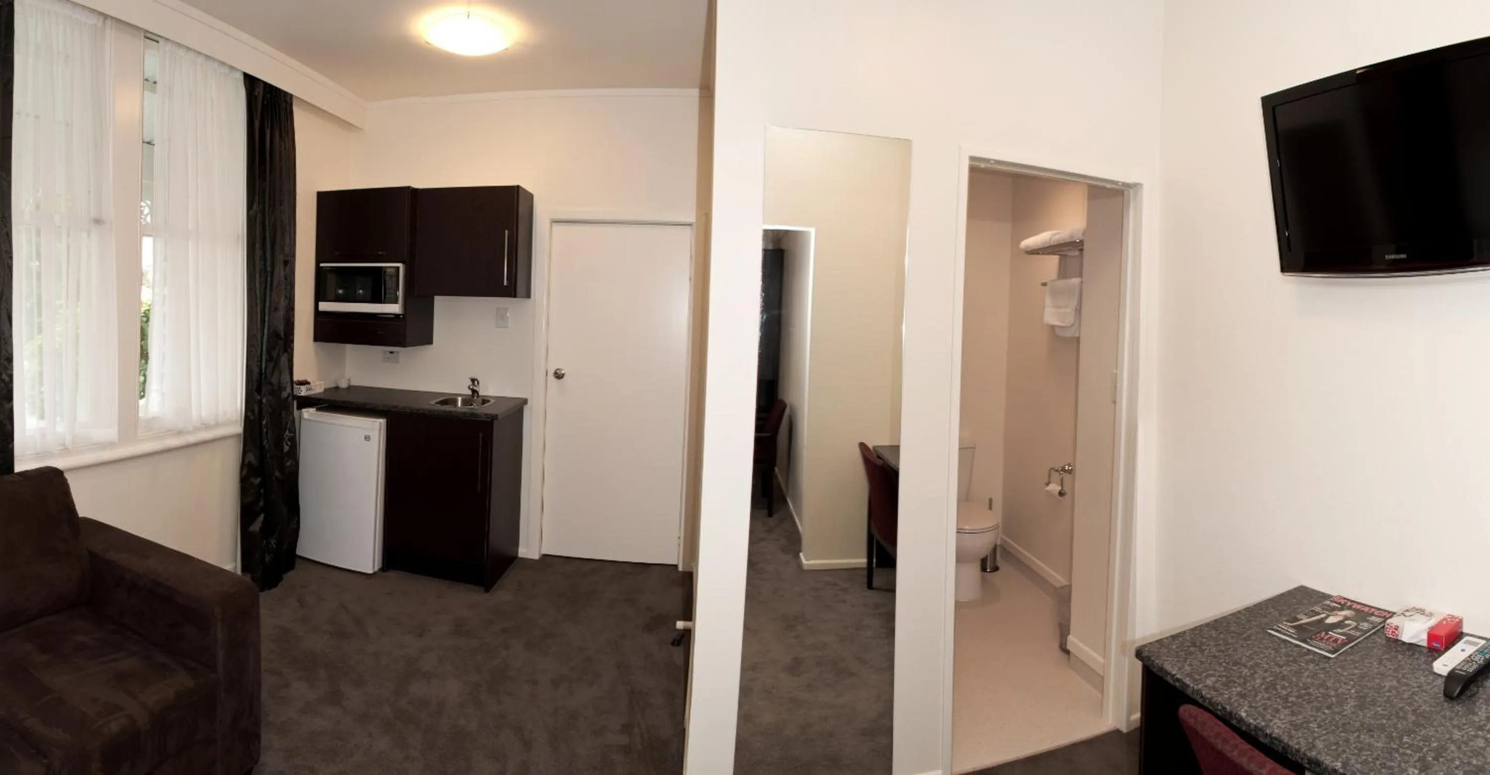 TV and multimedia in At Eden Park Motel