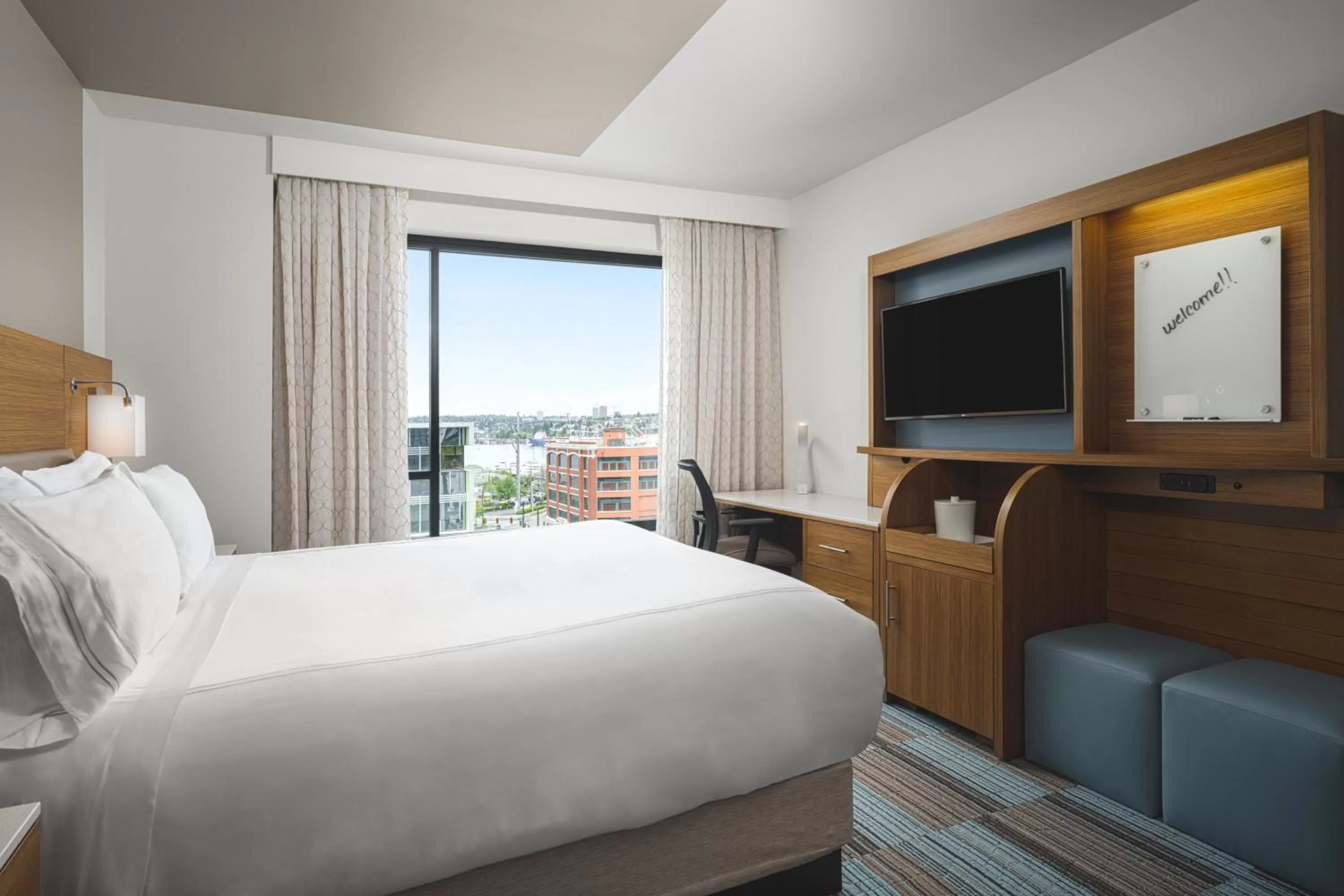Photo of the whole room, Bed in EVEN Hotel Seattle Downtown - Lake Union by IHG