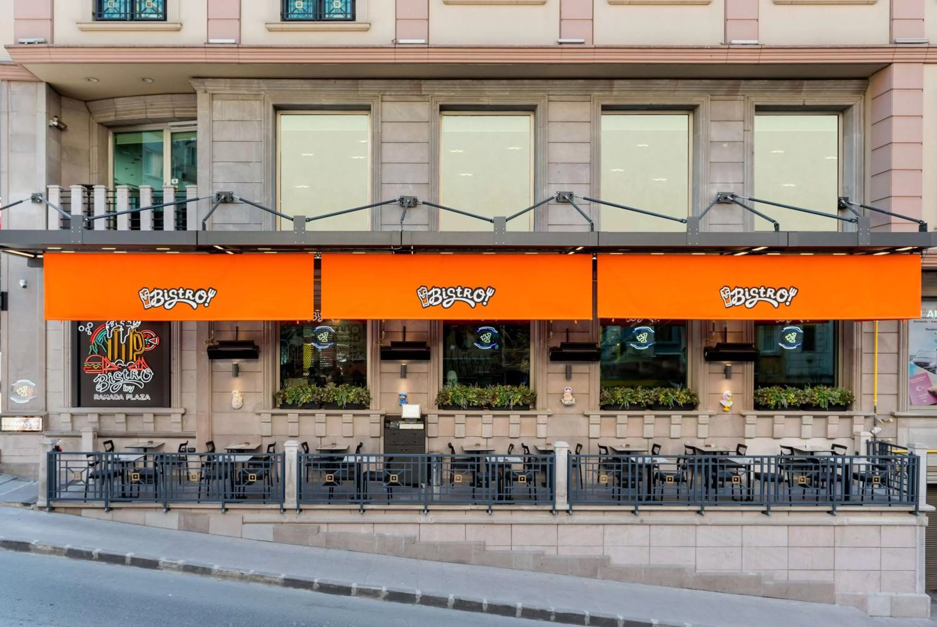 Restaurant/places to eat in Ramada Plaza By Wyndham Istanbul City Center