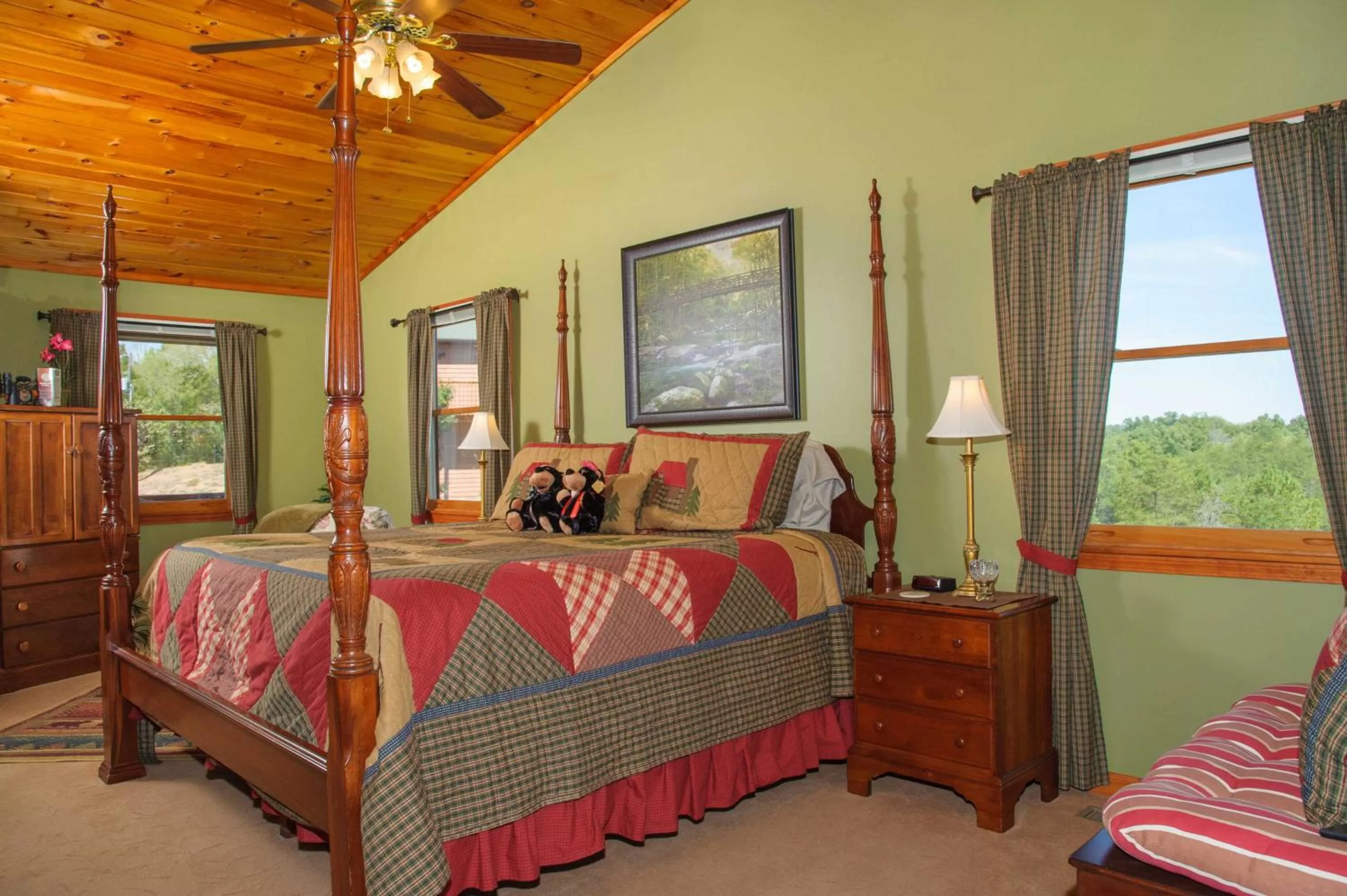 Bed in Berry Springs Lodge