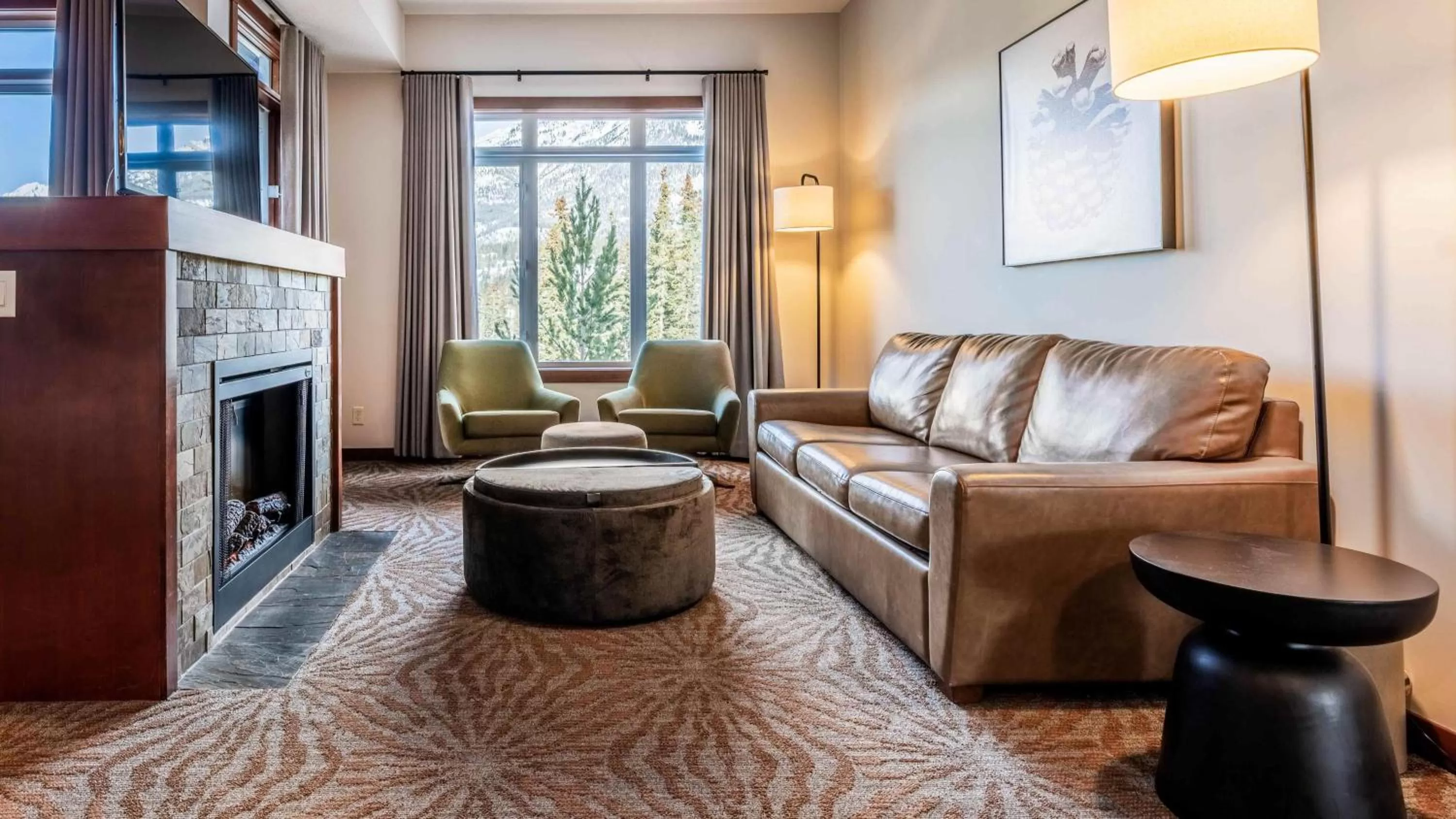 Living room in Blackstone Mountain Lodge by CLIQUE