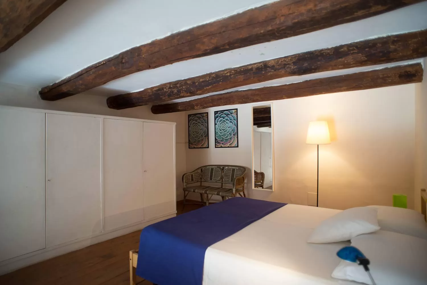 Photo of the whole room, Bed in Home47