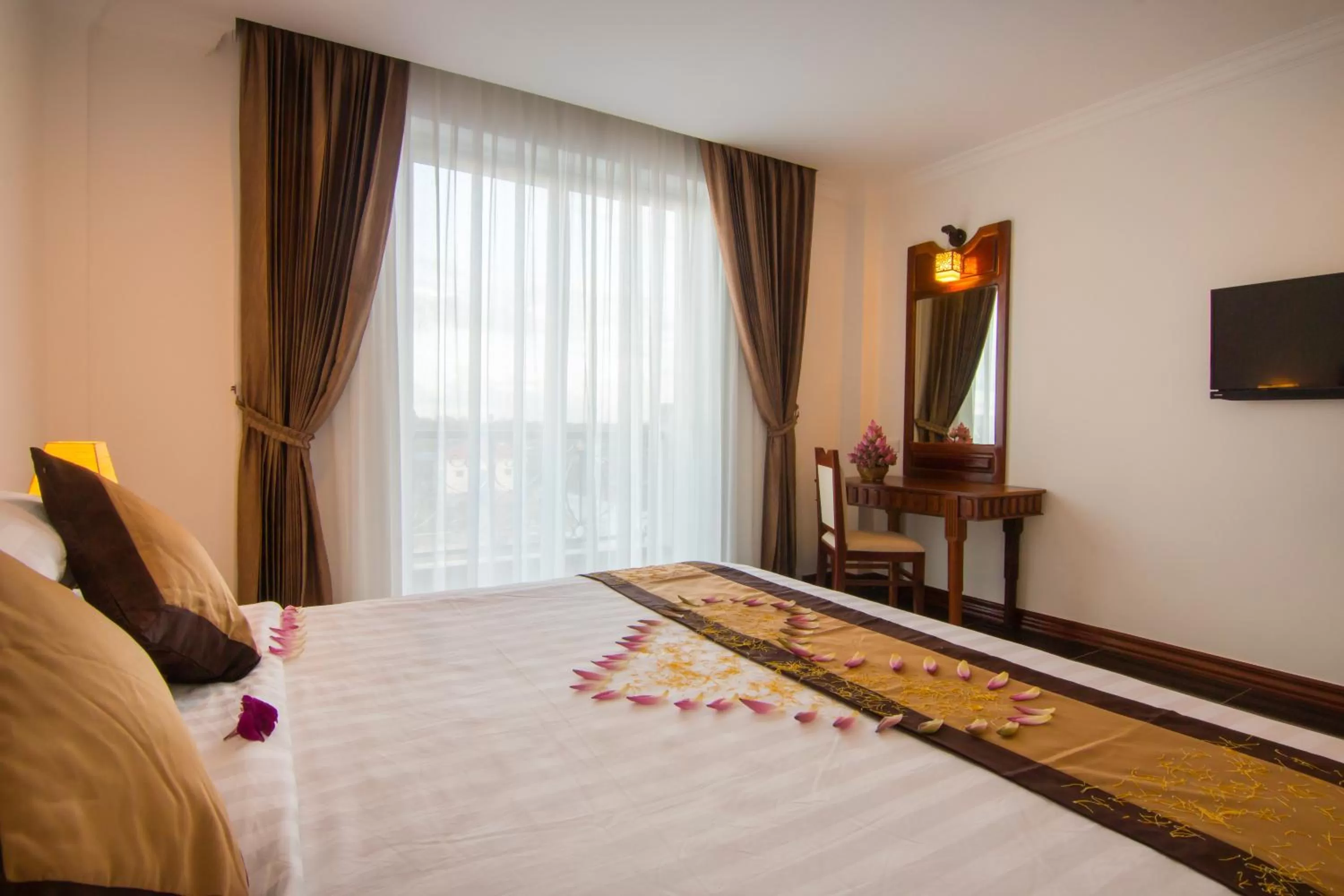 Bedroom, Bed in Glorious Hotel