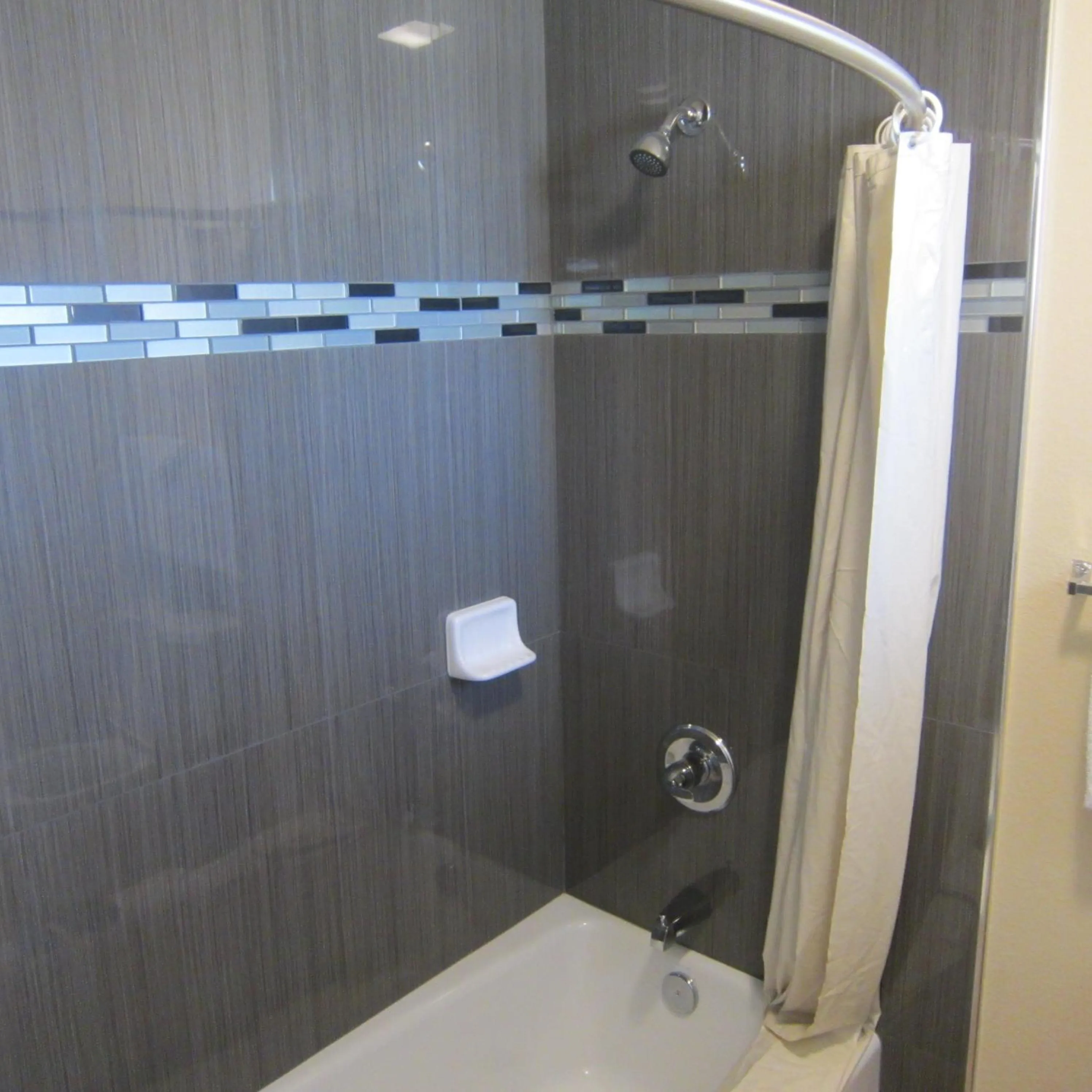 Shower in Pacific Best Inn