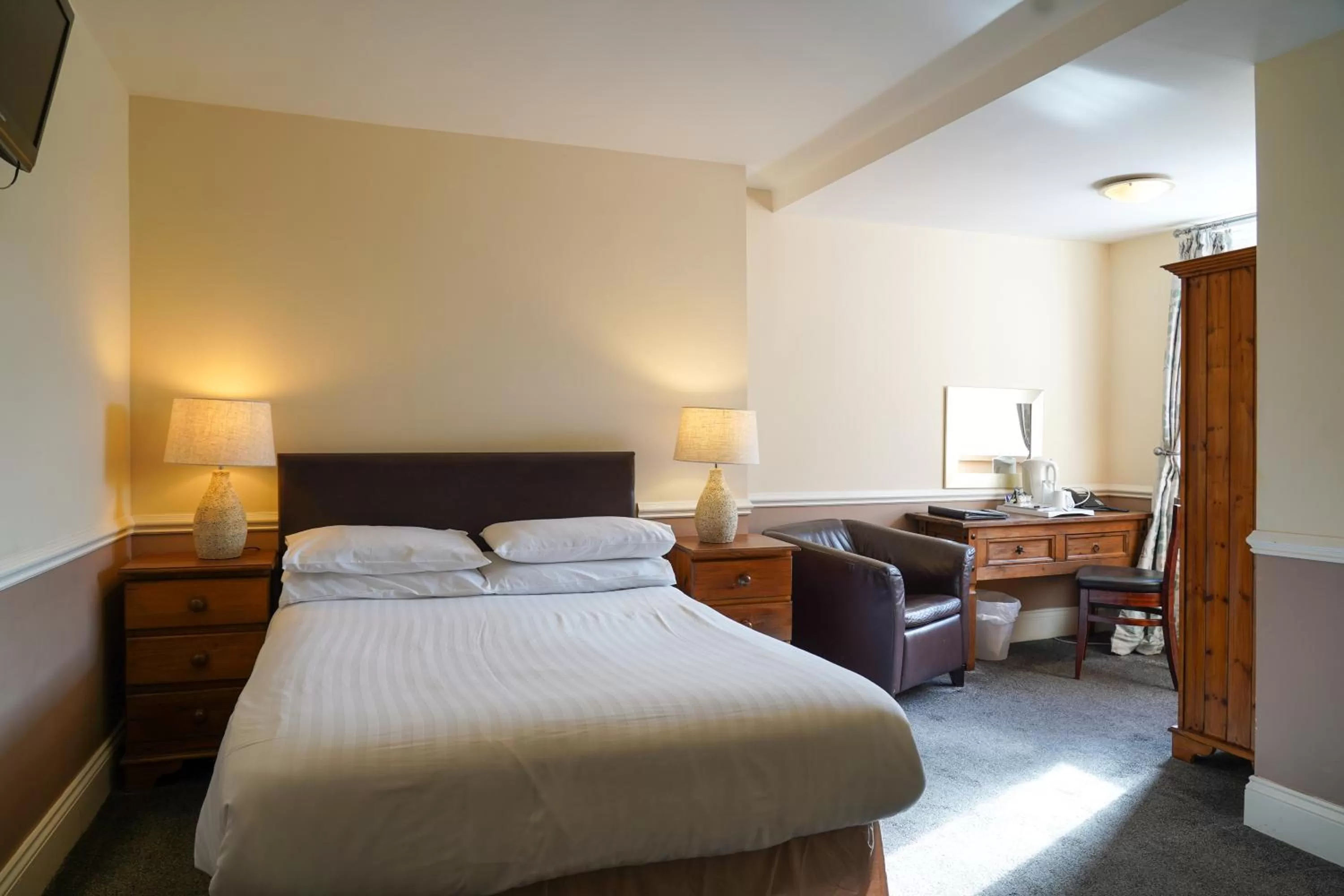 Bed in The Royal Hotel