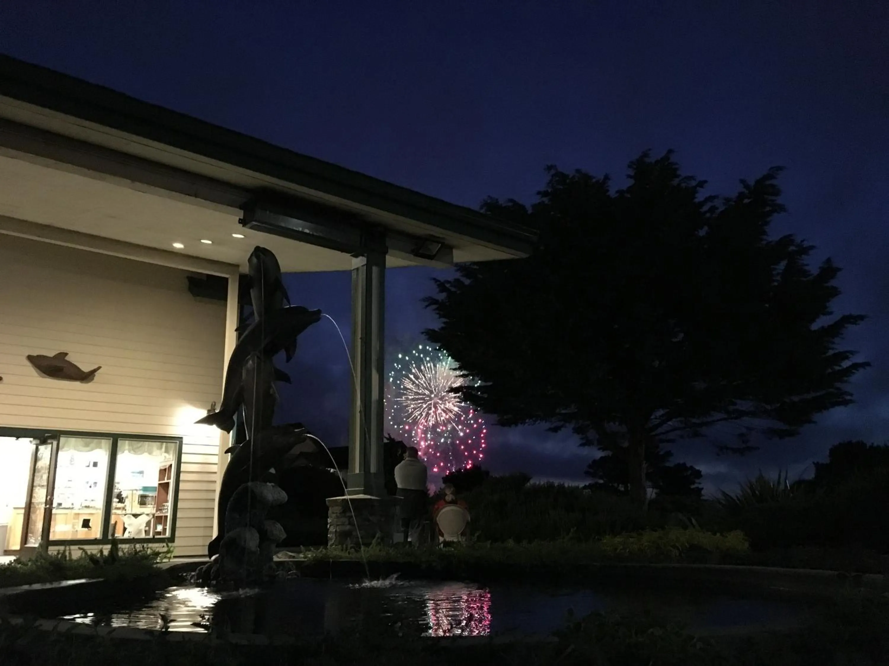 Emerald Dolphin Inn & Mini Golf