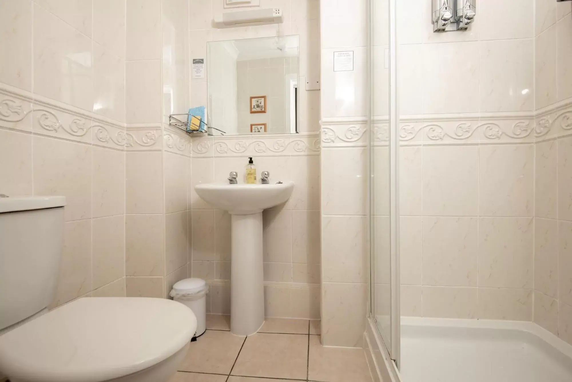 King Room in The Pendennis Guest House King Room in The Pendennis Guest House