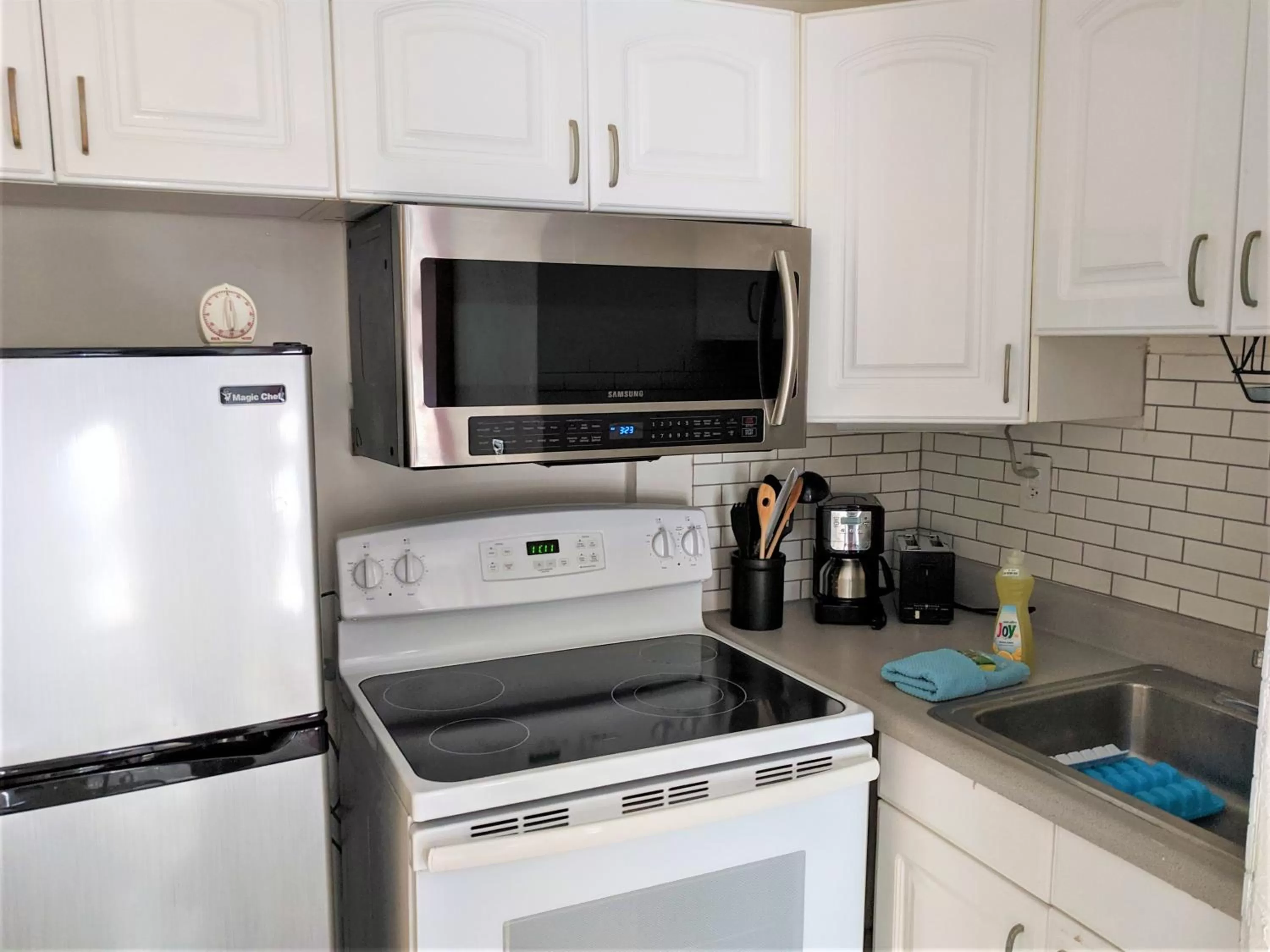 Kitchen or kitchenette in Manhattan Tower Apartment Hotel