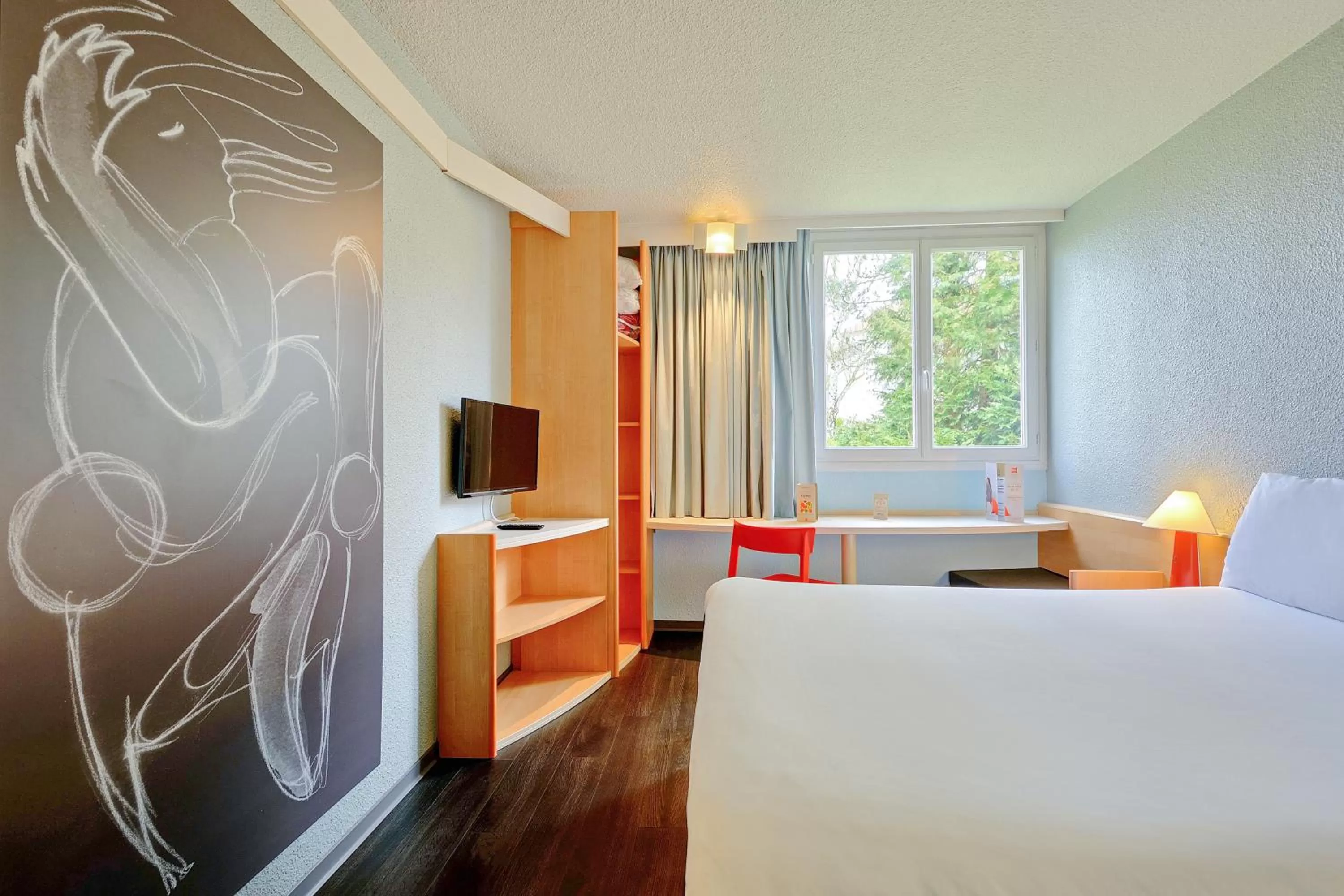 Garden, Bed in ibis Dieppe Le Val Druel