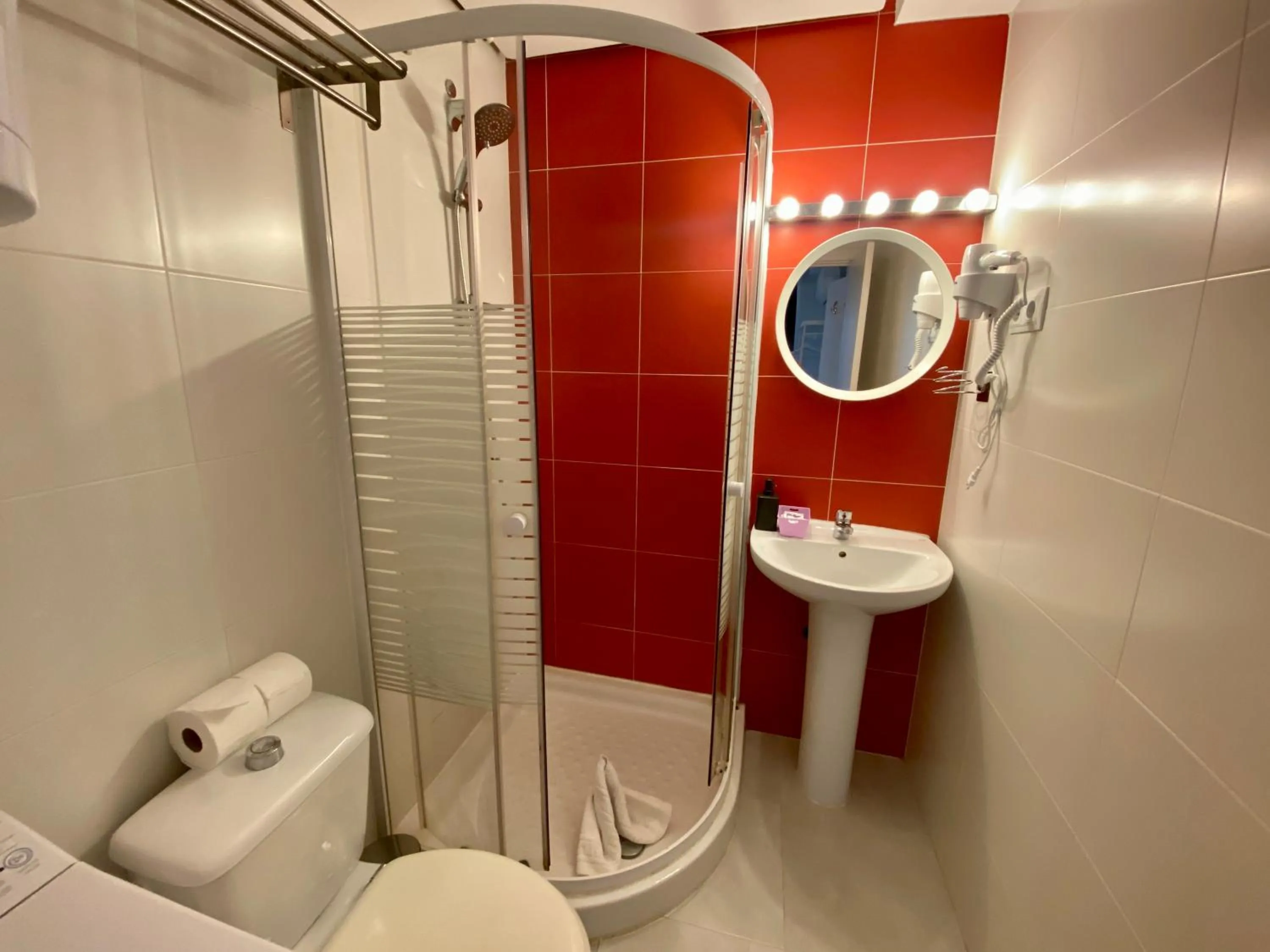 Bathroom in Far Home Gran Vía