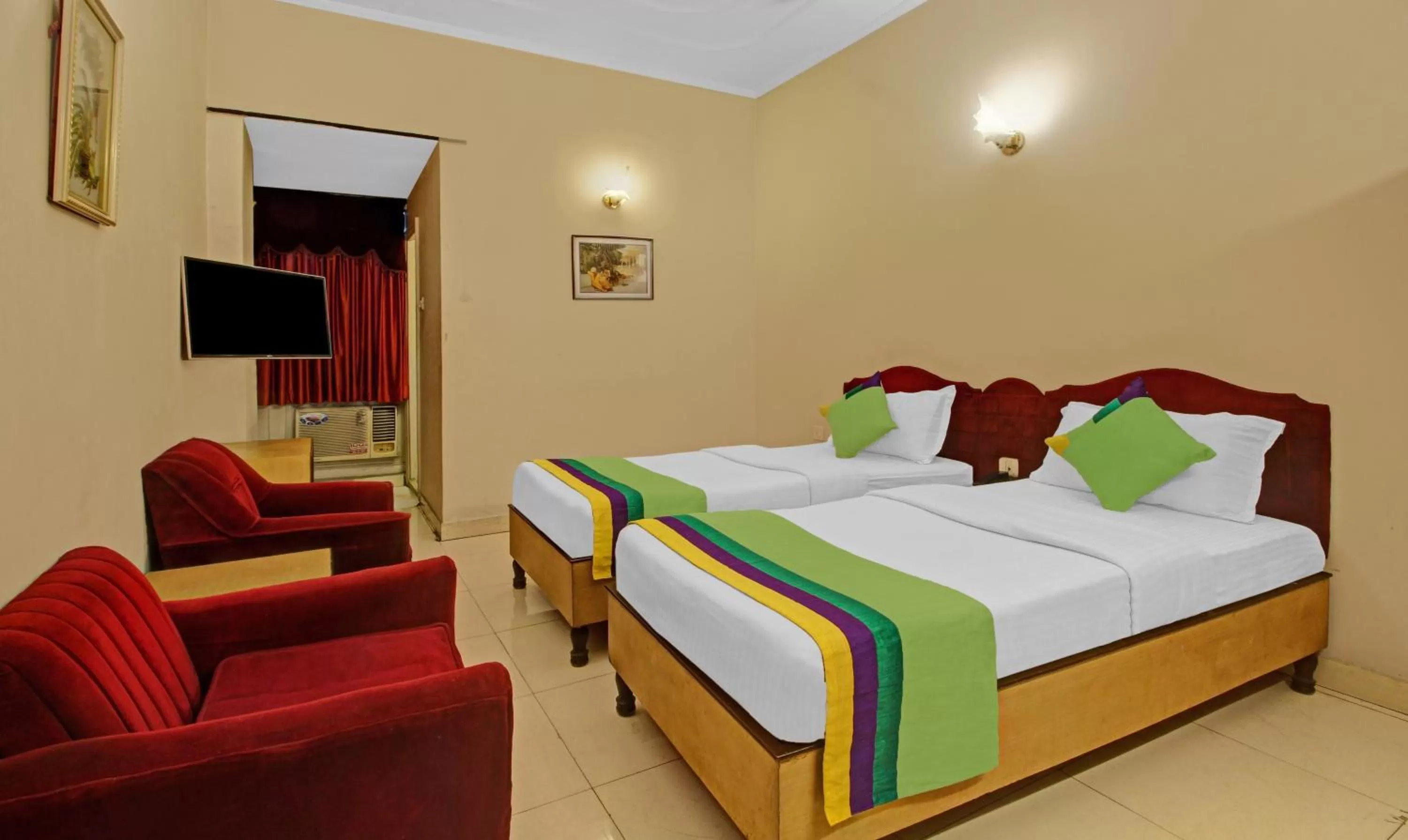 Photo of the whole room, Bed in Treebo Mira Inn, Camac Street