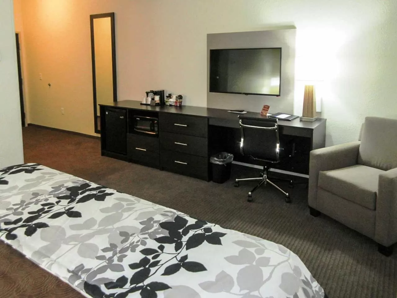 Bedroom, Bed in Sleep Inn & Suites West-Near Medical Center
