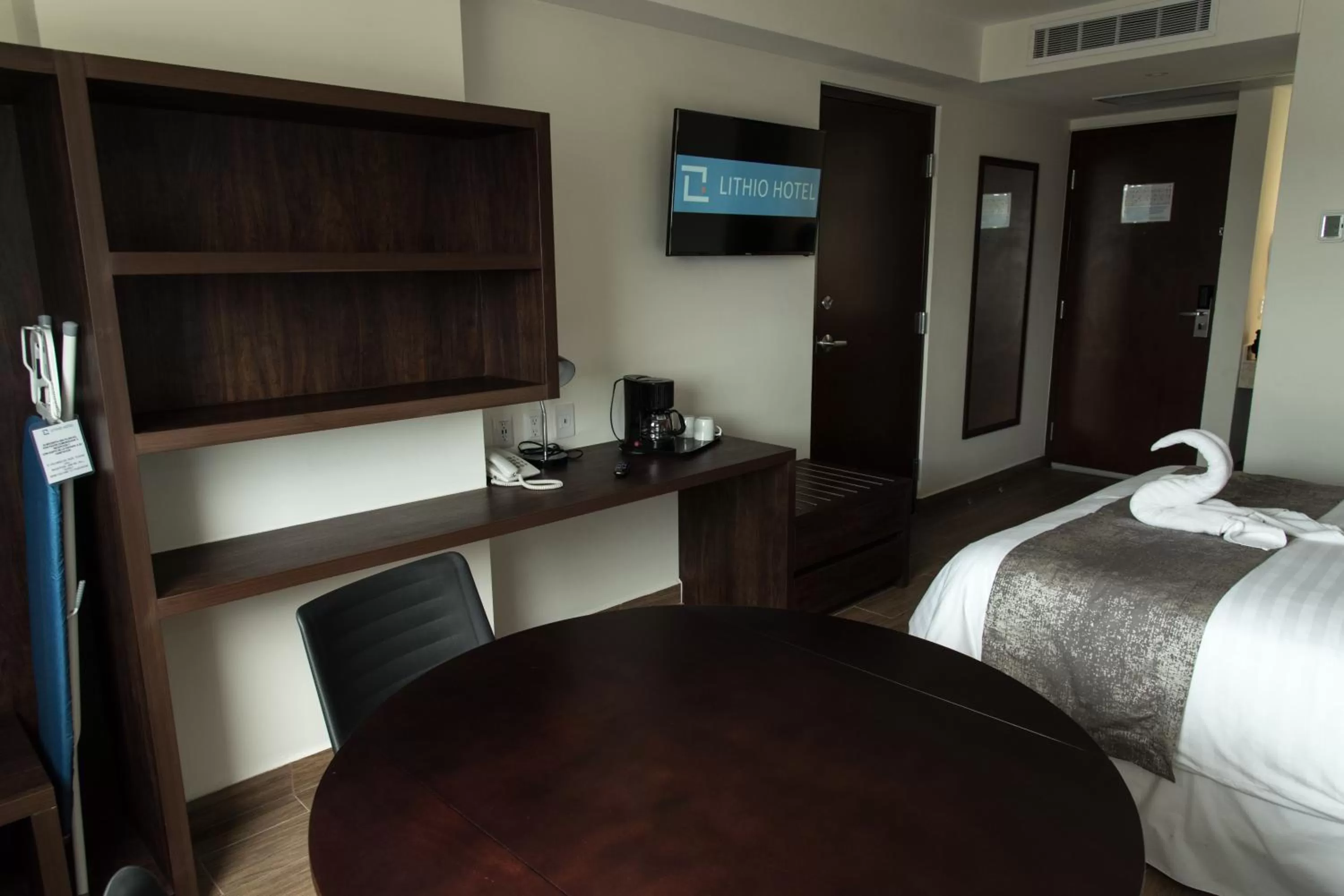 Photo of the whole room, Bed in Lithio Hotel