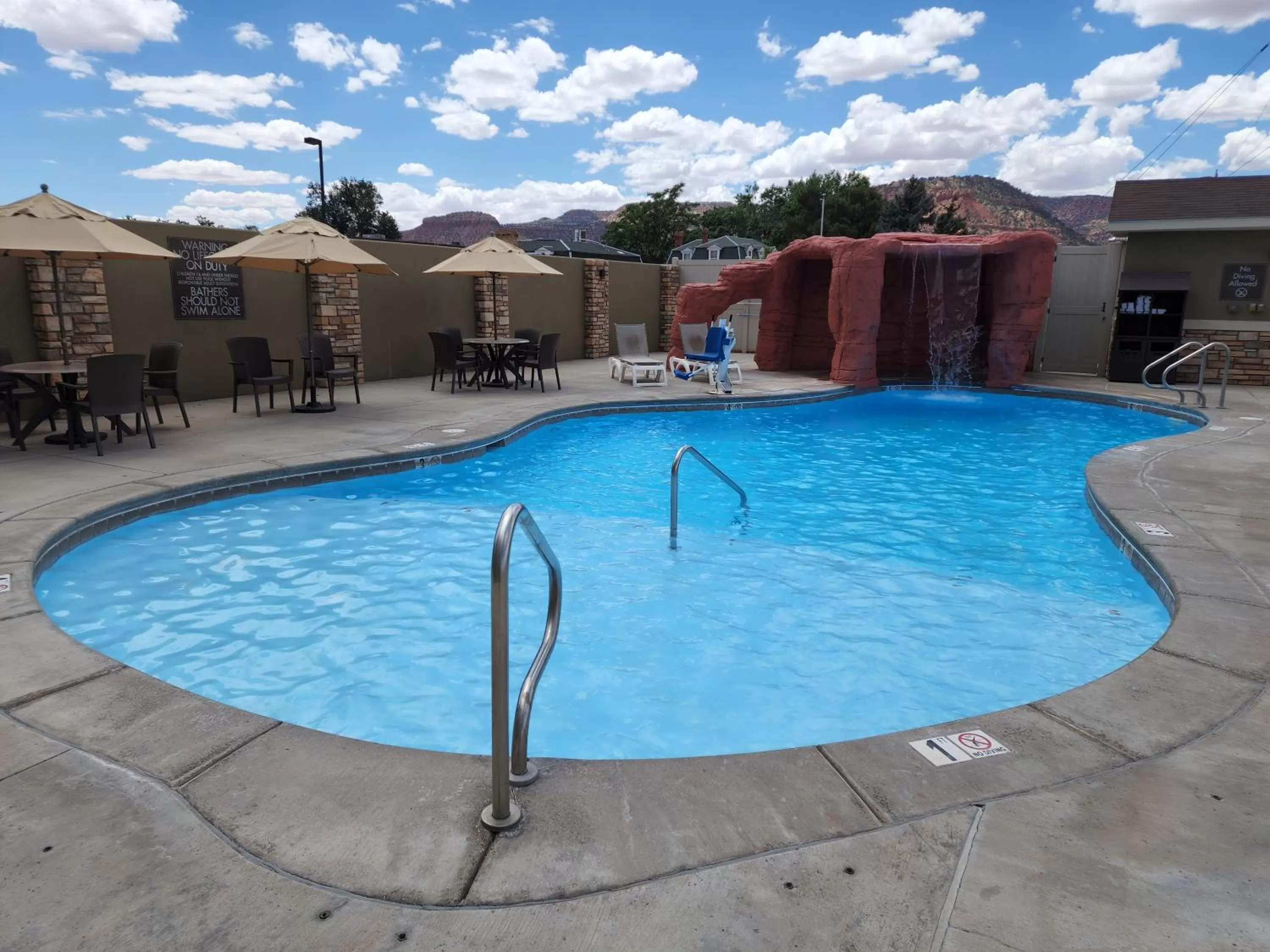 Swimming pool in Comfort Suites Kanab National Park Area