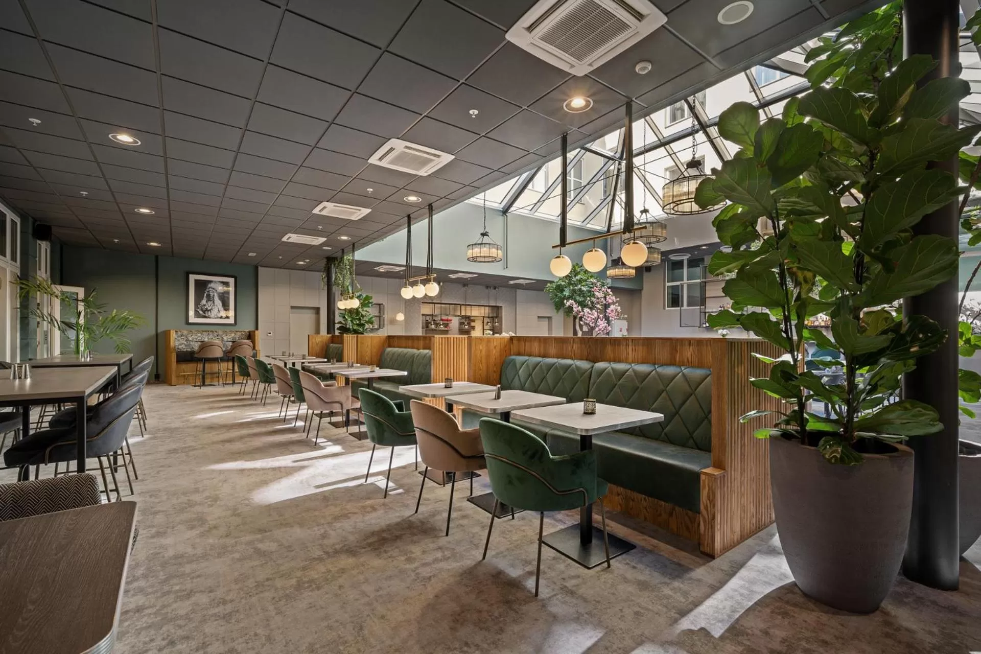 Restaurant/places to eat in Karl Johan Hotel