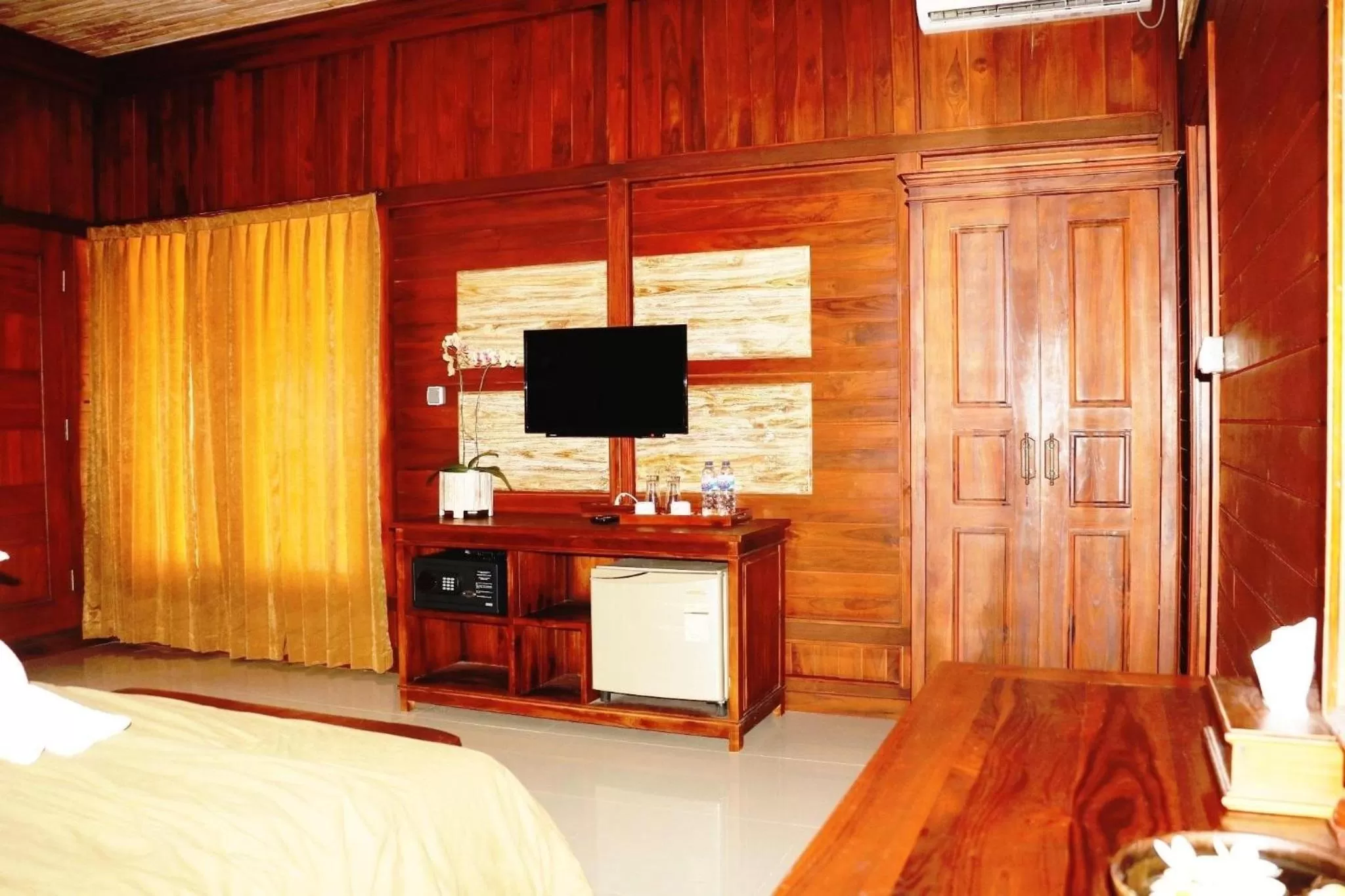 TV and multimedia, Bed in Pemedal Beach Resort