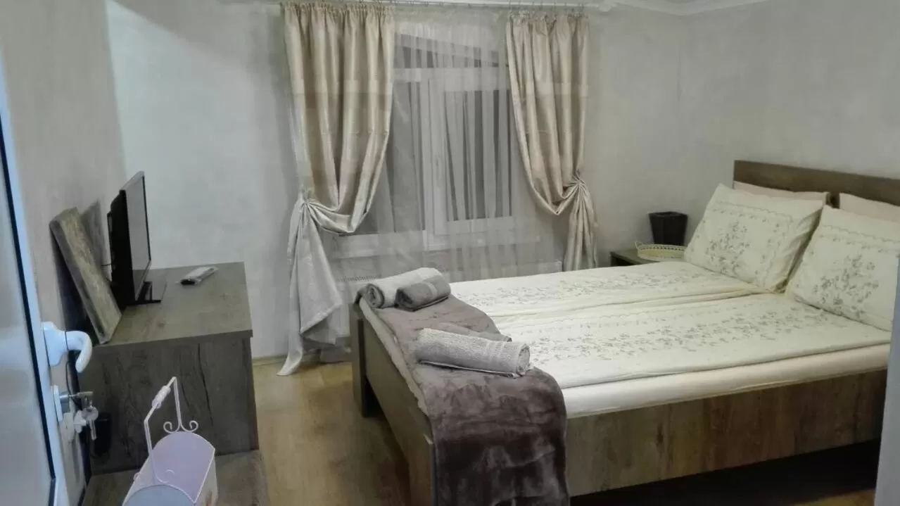 Photo of the whole room in Hotel Paradise