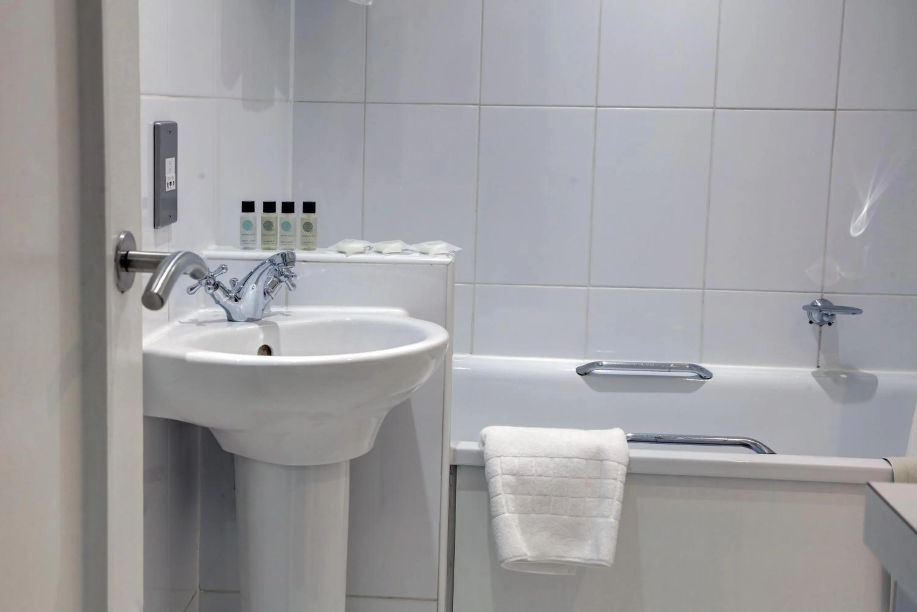 Bathroom in Corus Hyde Park Hotel