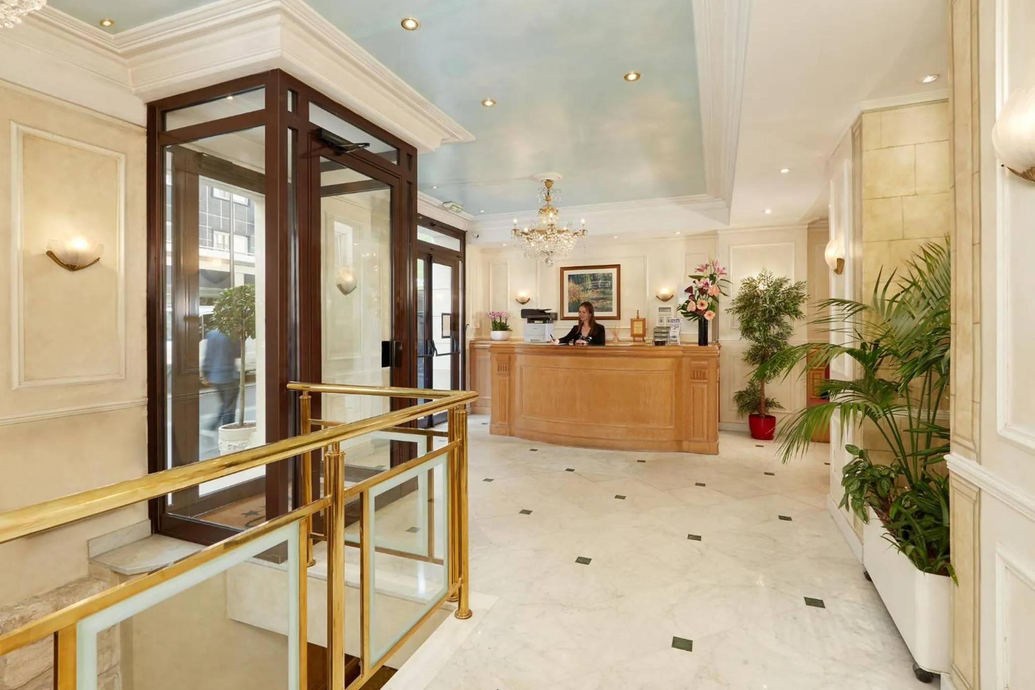 Lobby or reception in Montparnasse Daguerre