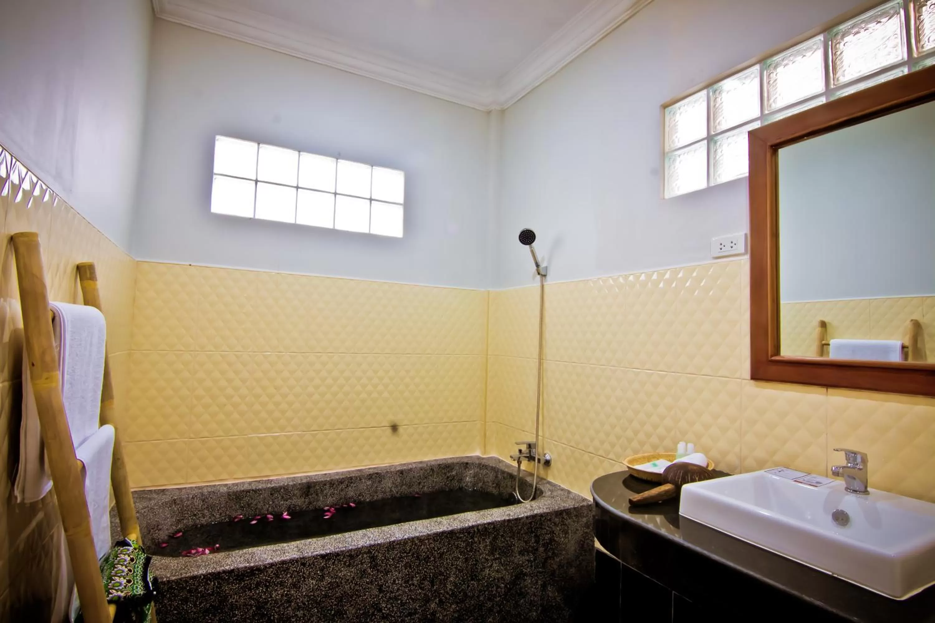 Shower in RaVorn Villa Boutique