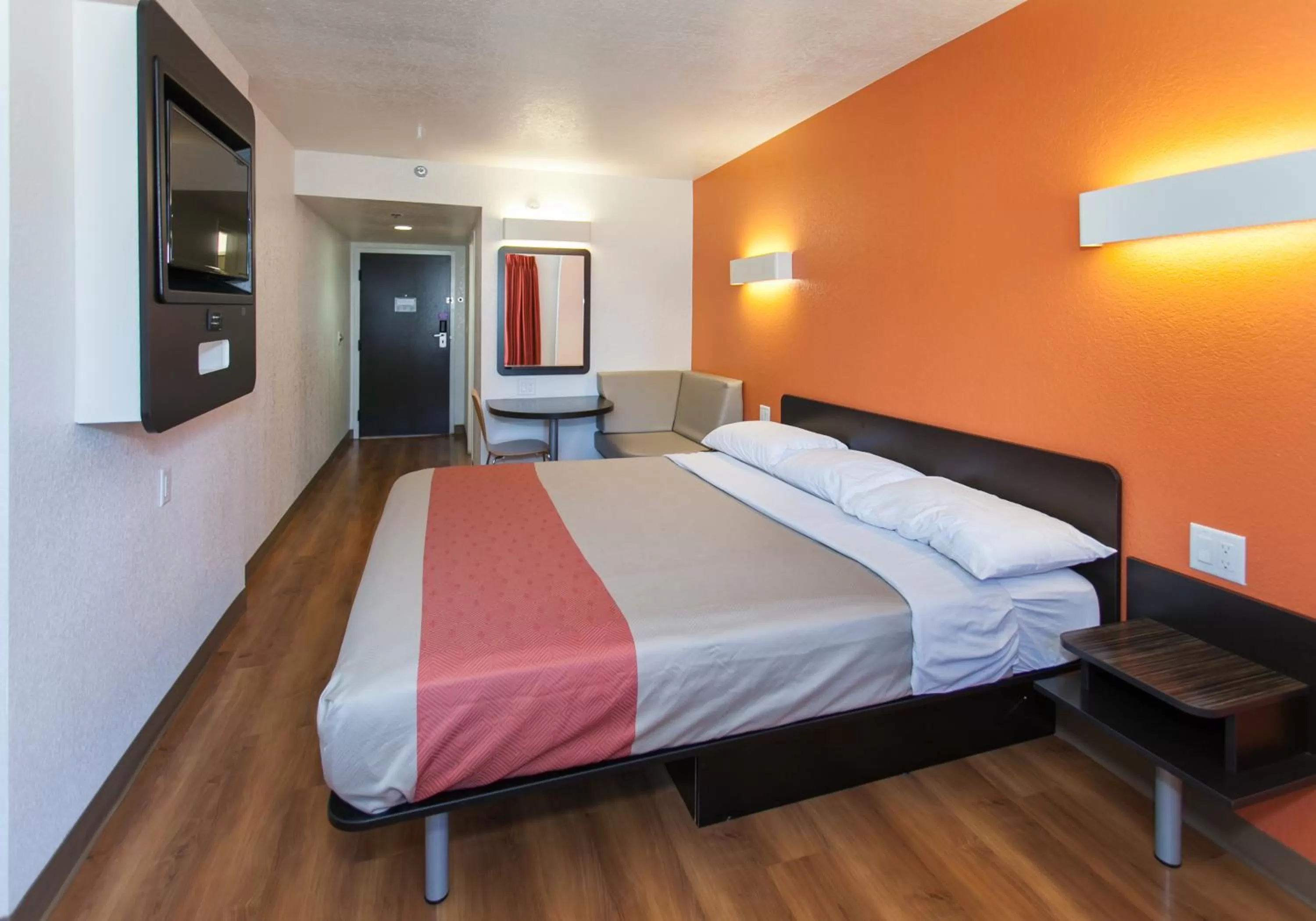 Bedroom, Bed in Motel 6-Los Angeles, CA - Los Angeles - LAX