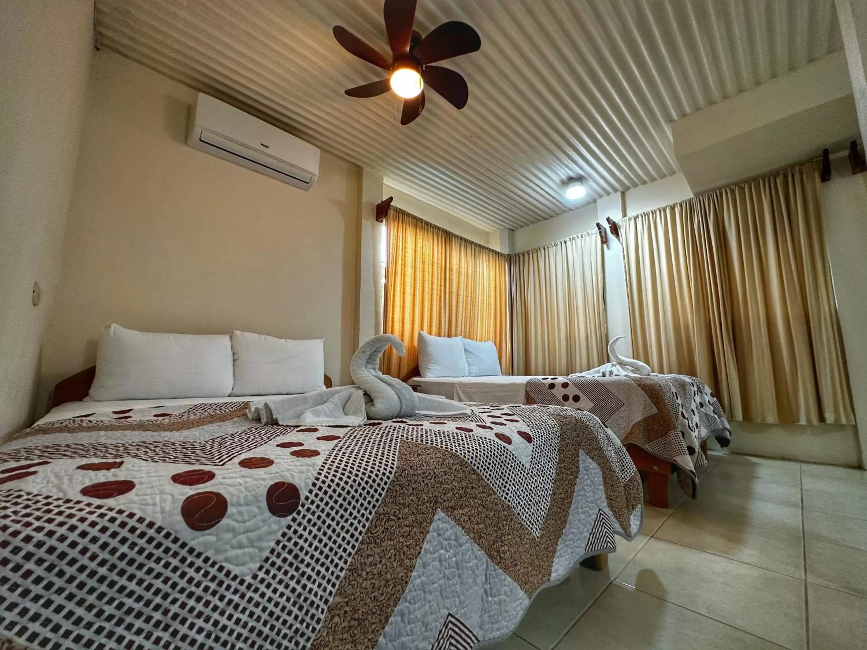 Bed in Loma Real Hot Springs Bed & Breakfast