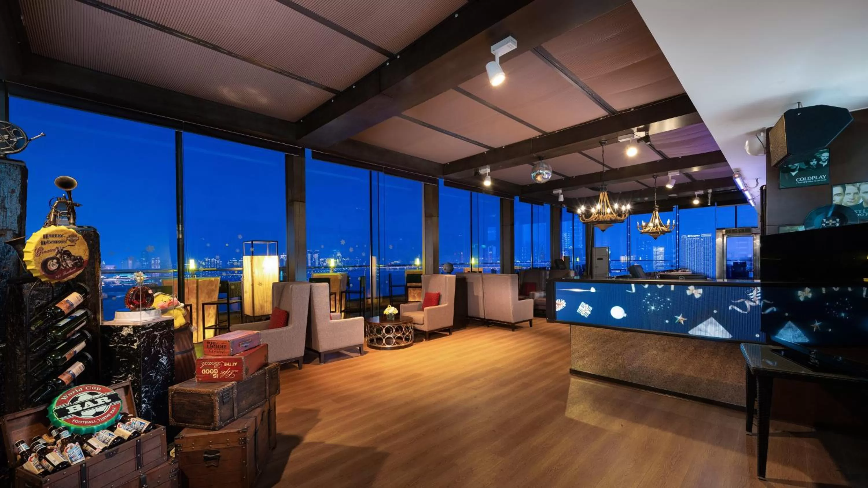 Restaurant/places to eat in Holiday Inn Nanchang Riverside by IHG