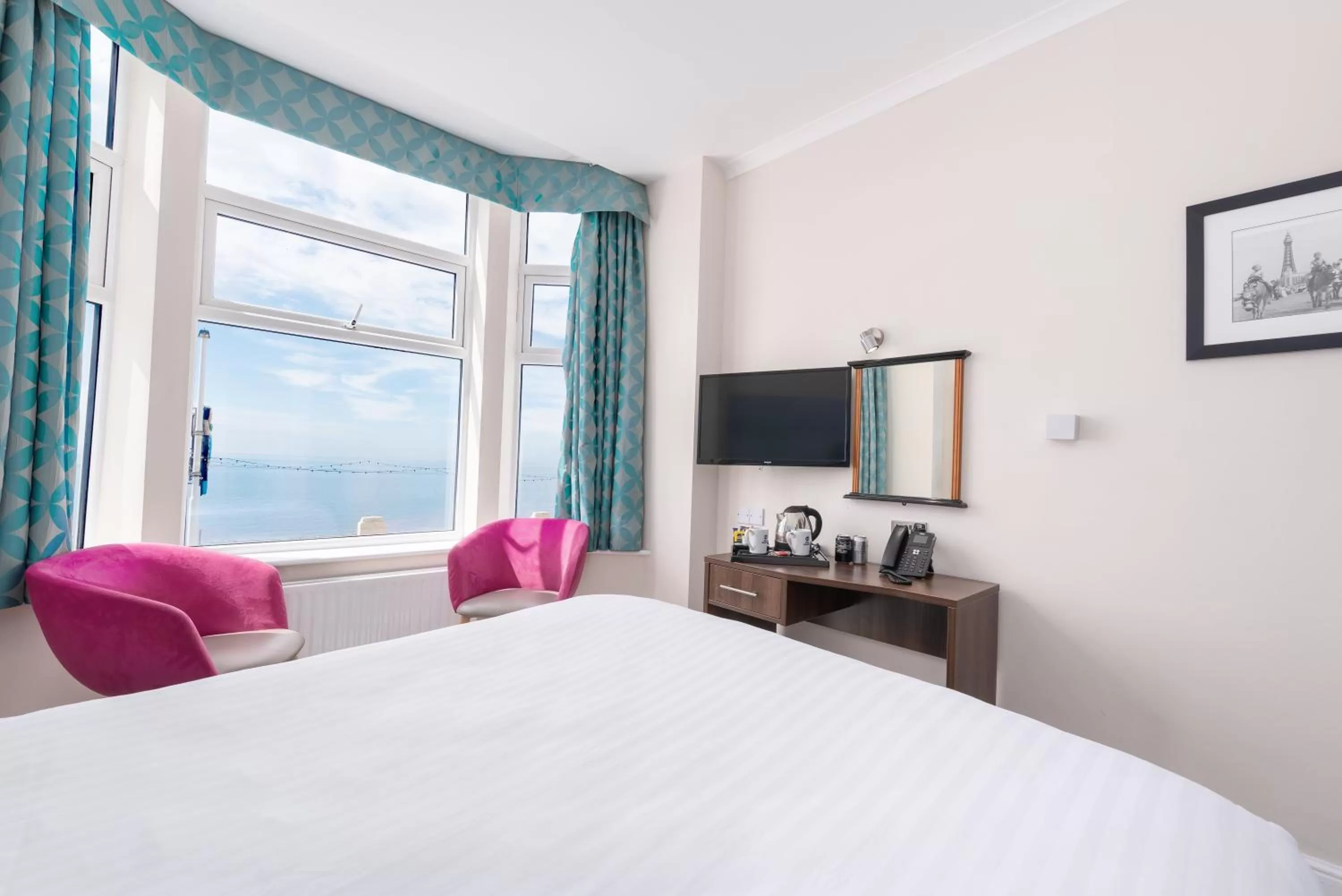 Photo of the whole room, Bed in Best Western Carlton Hotel