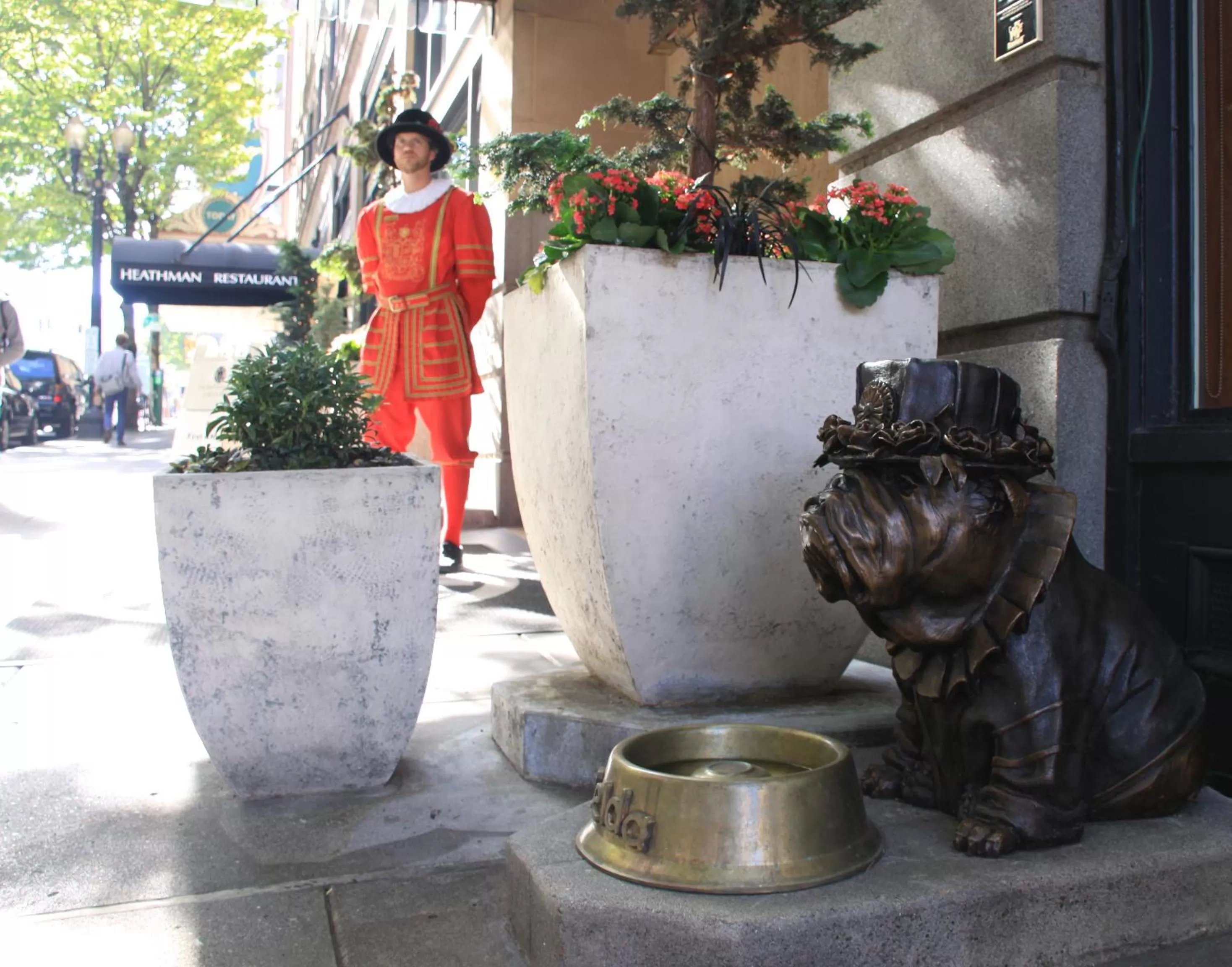Facade/entrance in Heathman Hotel