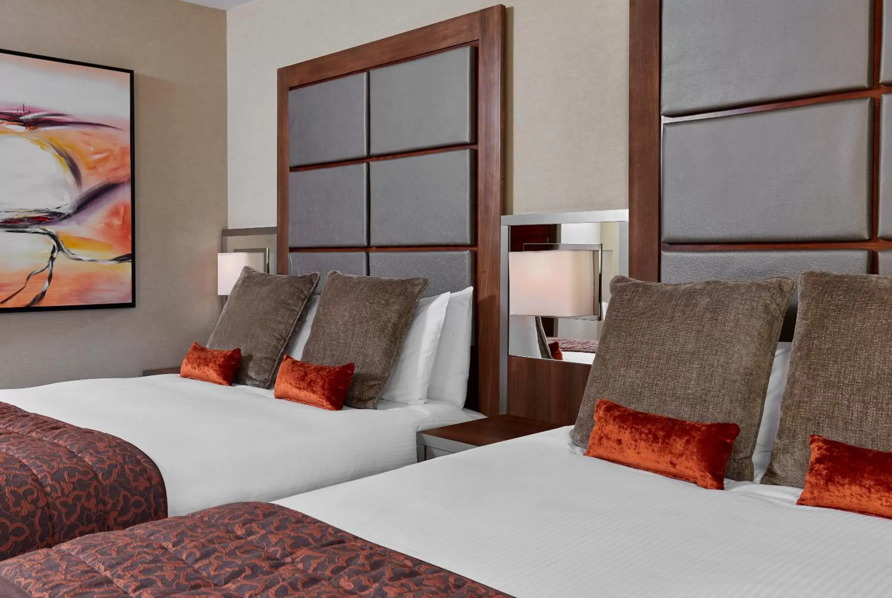 Superior Queen Room with Two Queen Beds in Leonardo Royal London Tower Bridge Superior Queen Room with Two Queen Beds in Leonardo Royal London Tower Bridge