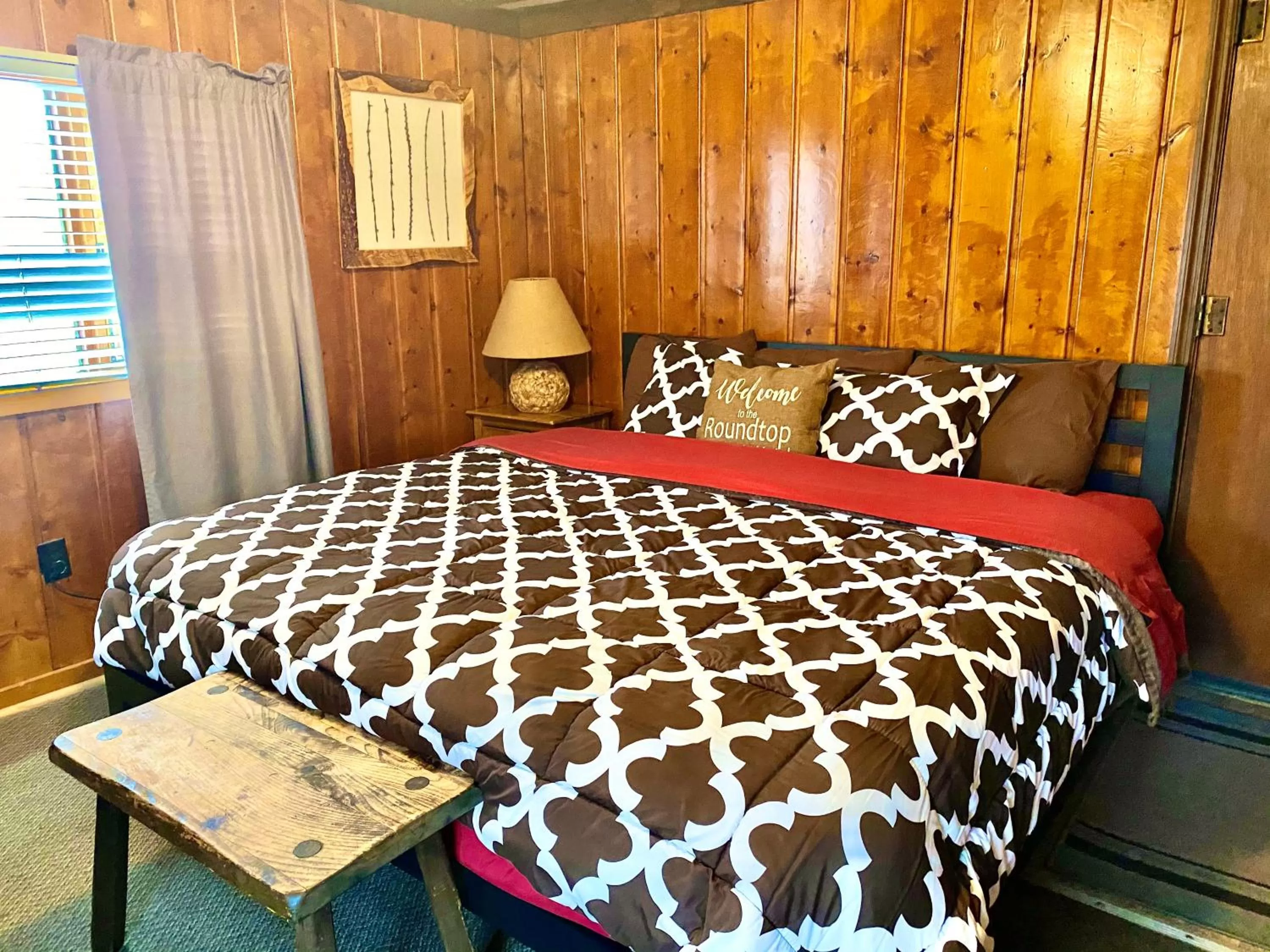 Bed in Roundtop Mountain Vista - Cabins and Motel