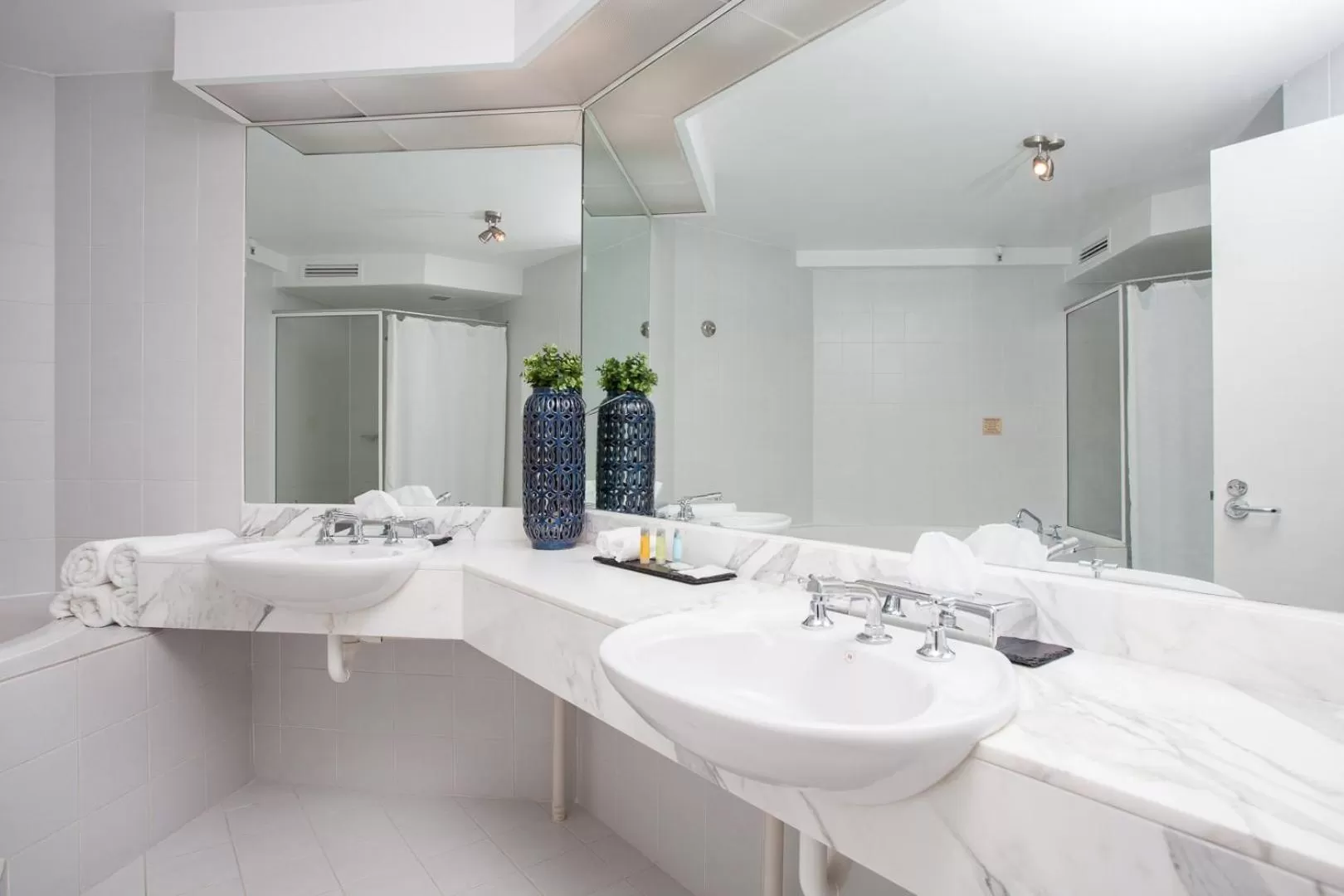 Shower in The Lord Forrest Hotel