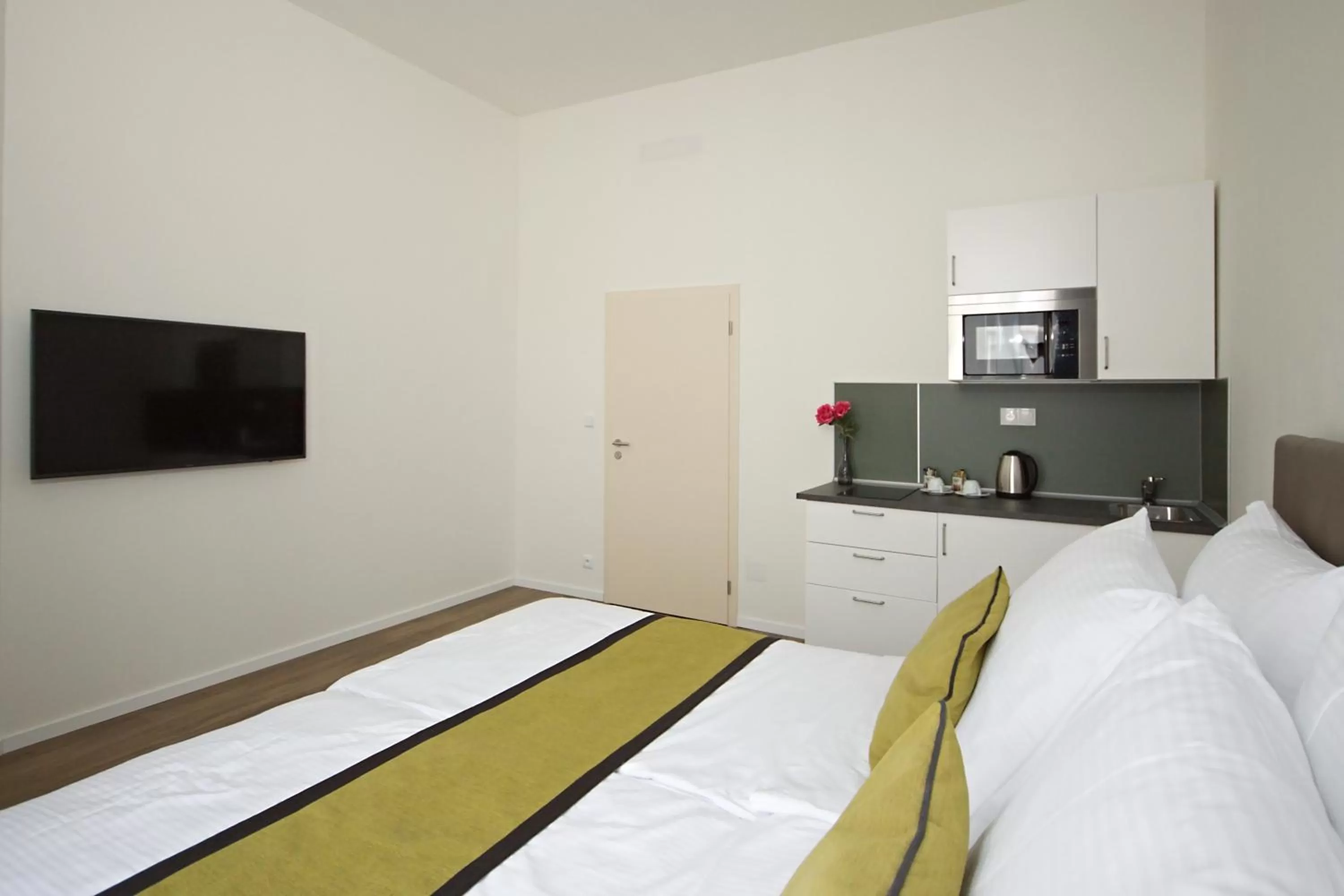 Bed in Elizabeth Suites