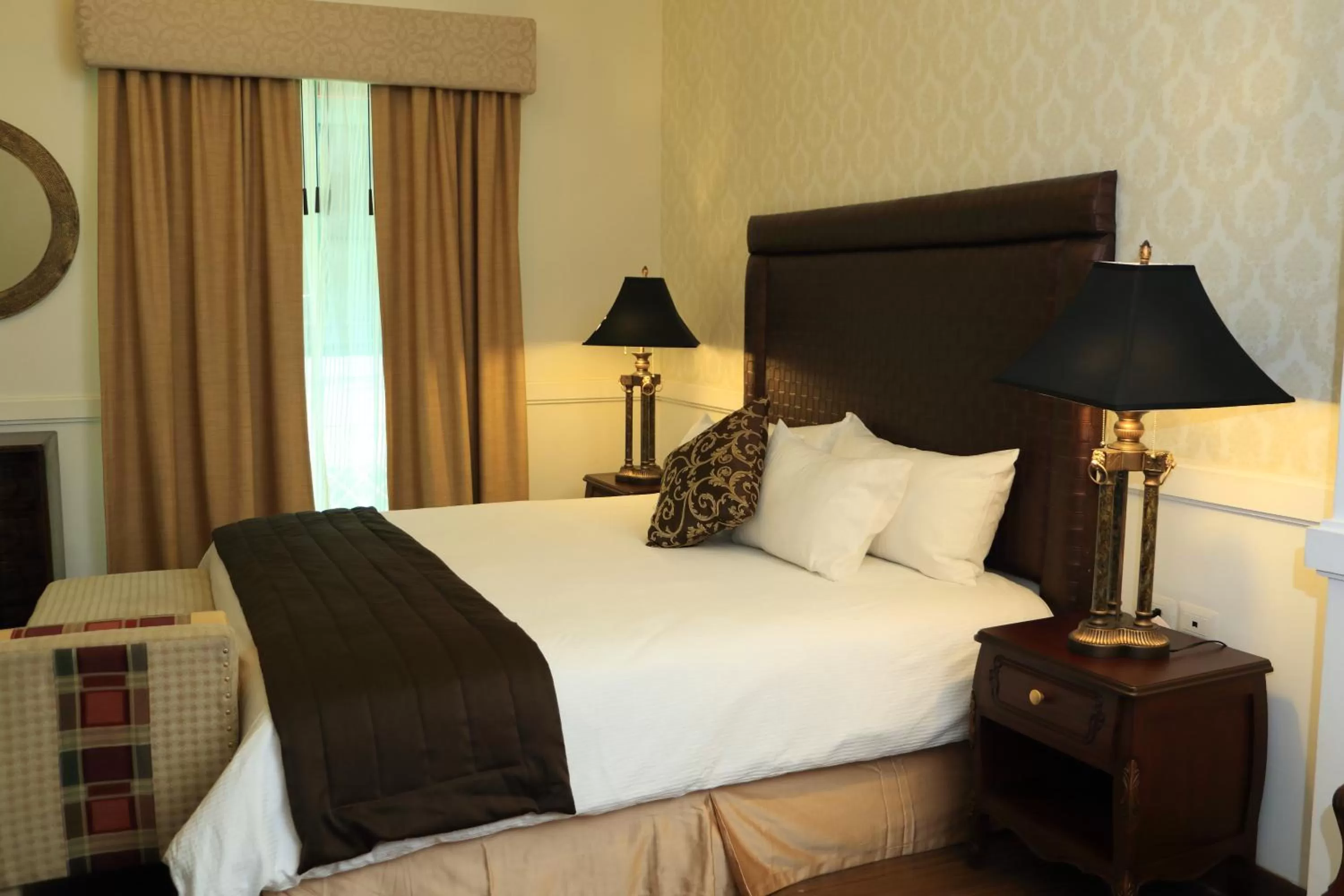 Photo of the whole room, Bed in Presidente Boutique