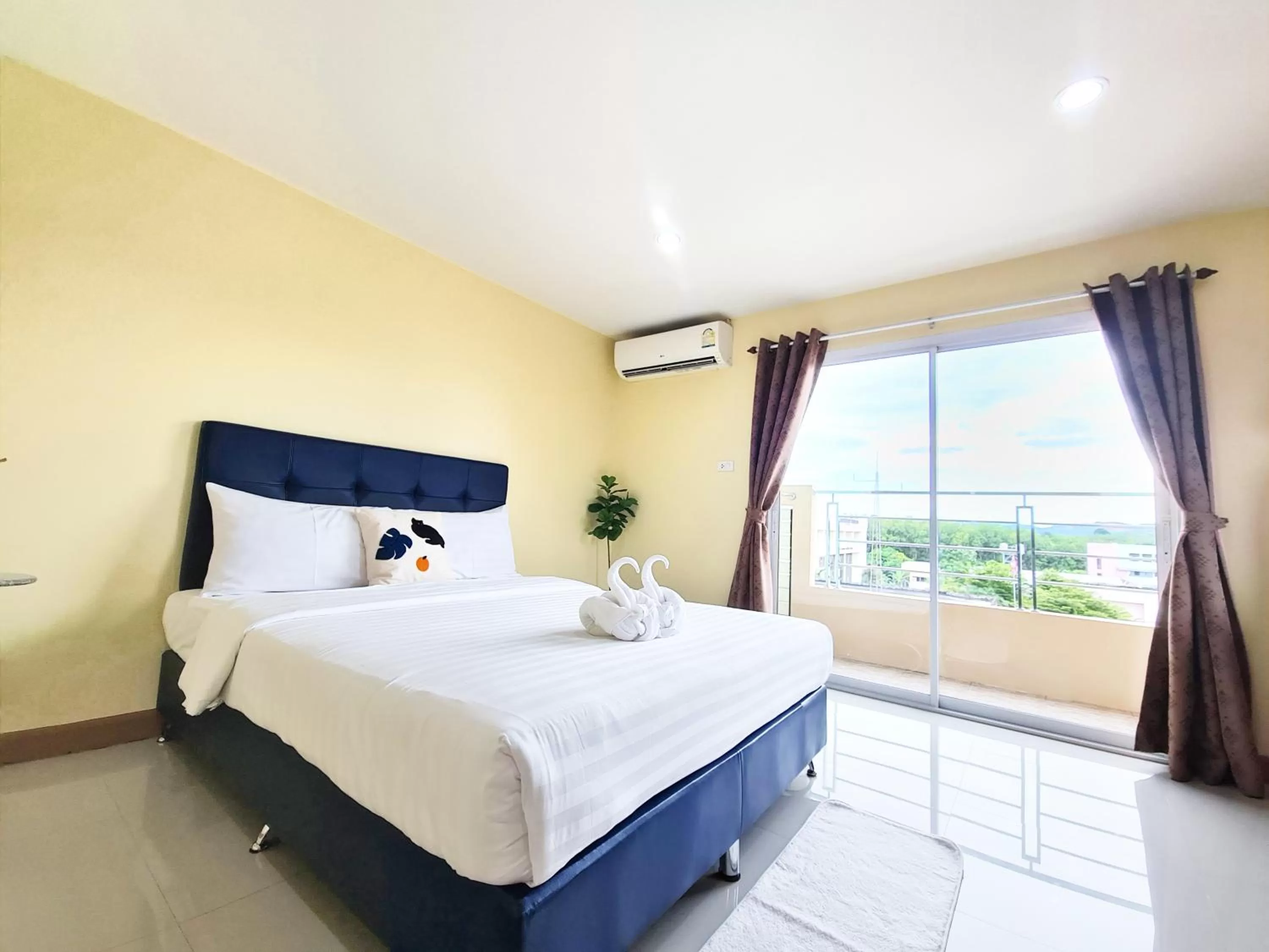 Bed in Jaroonsak Grand