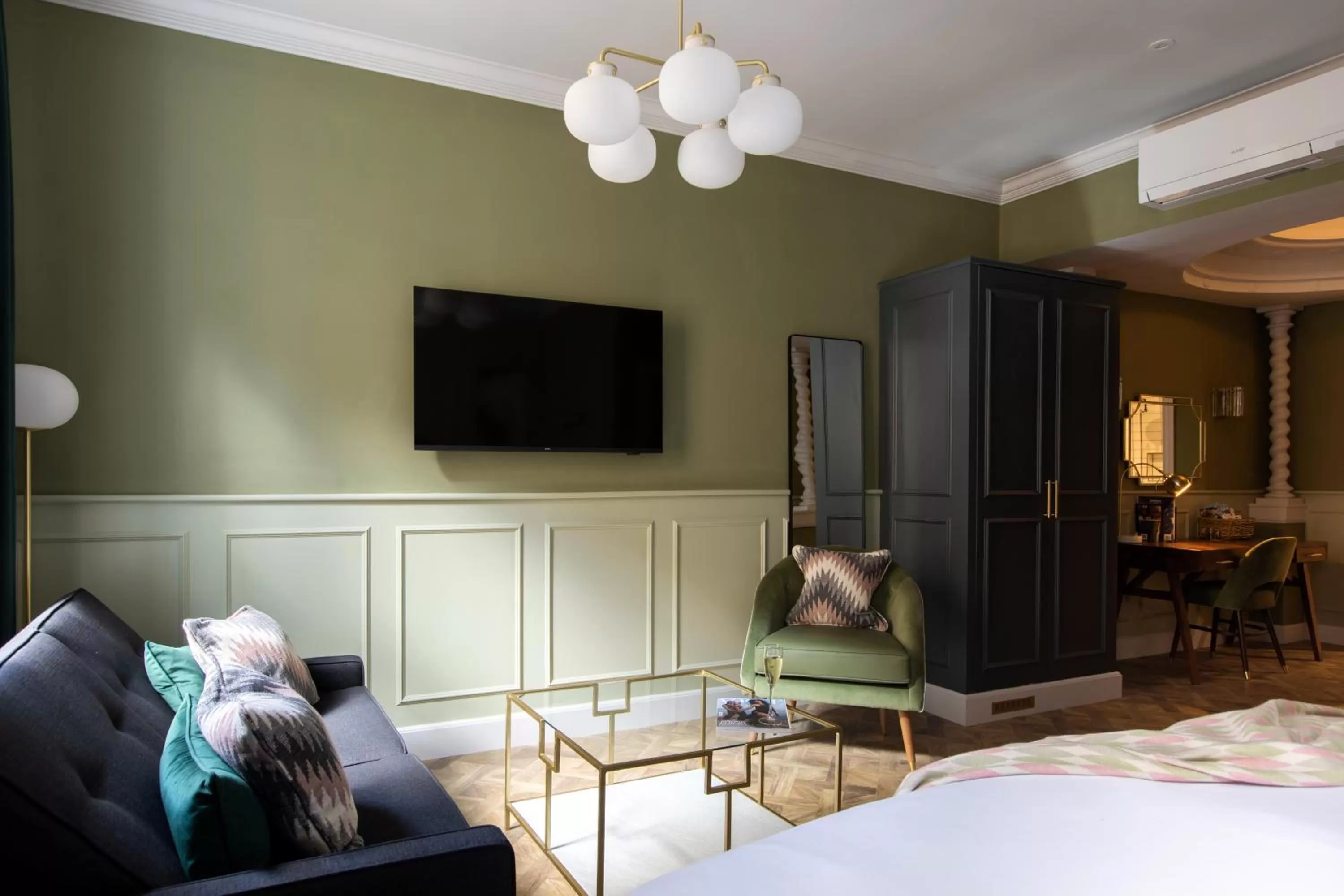 Communal lounge/ TV room in Hort's Townhouse