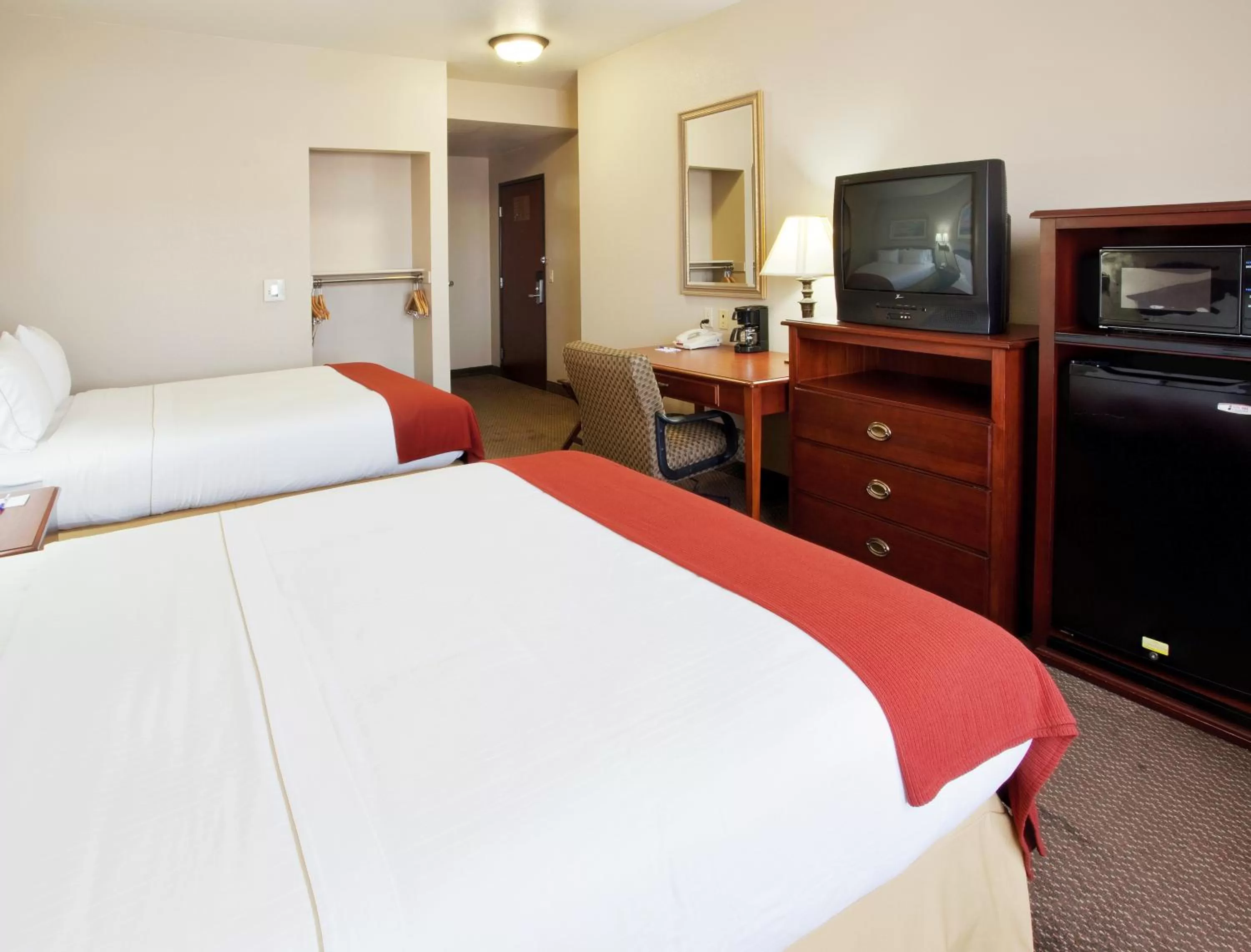 Bed in Holiday Inn Express- West Sacramento by IHG