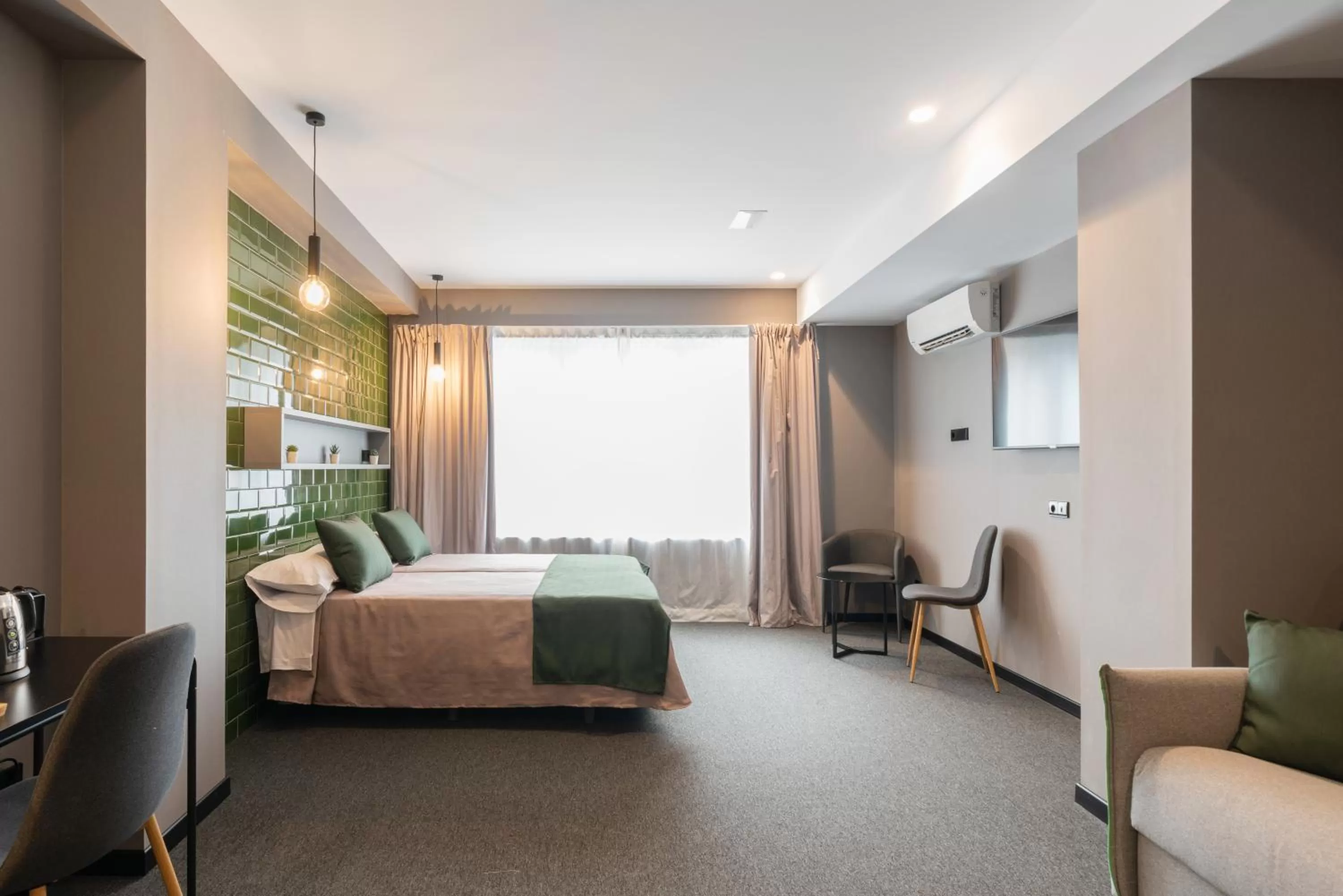 Photo of the whole room, Bed in Nest Style Valencia