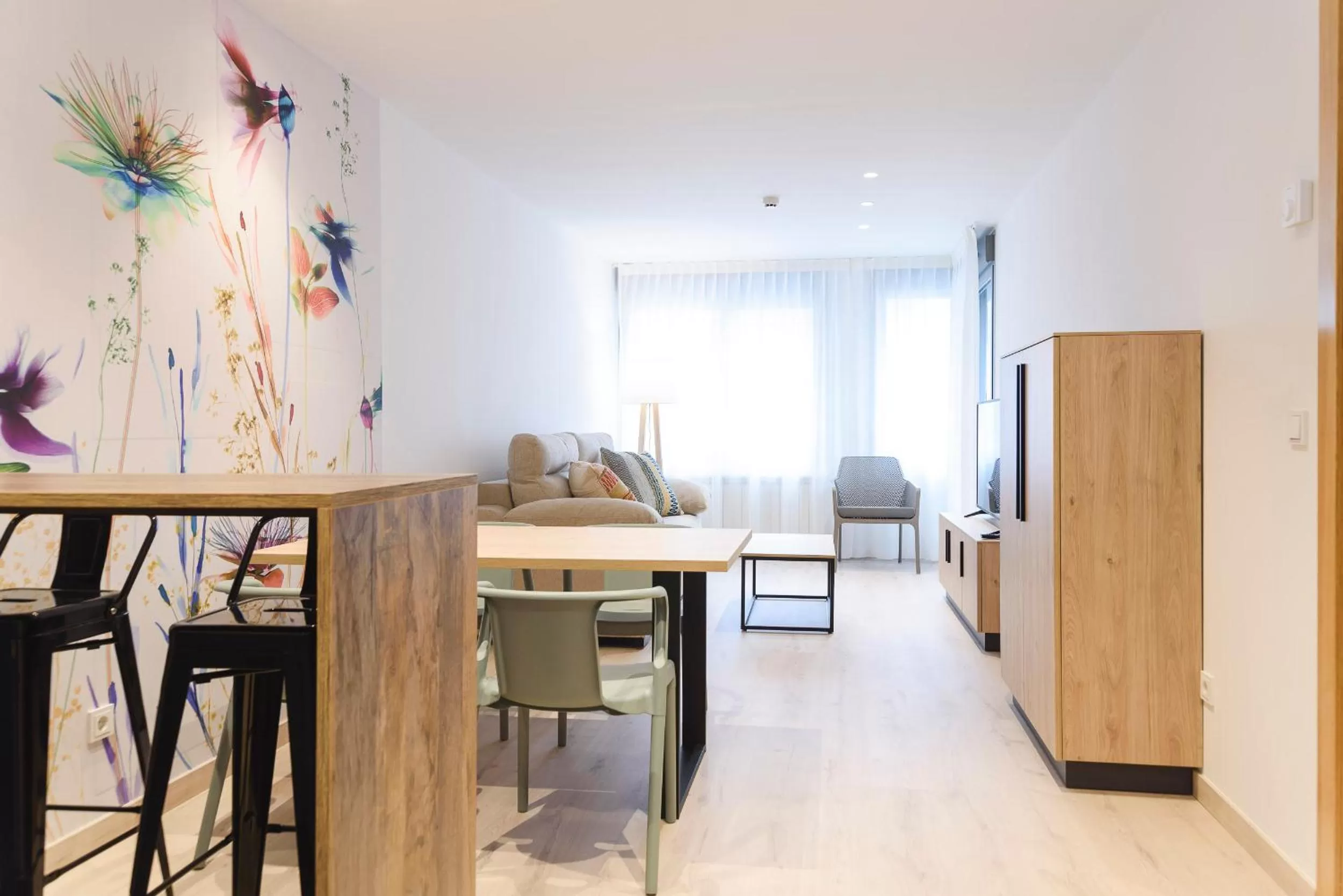 Living room, Dining Area in APARTHOTEL SALBURUA
