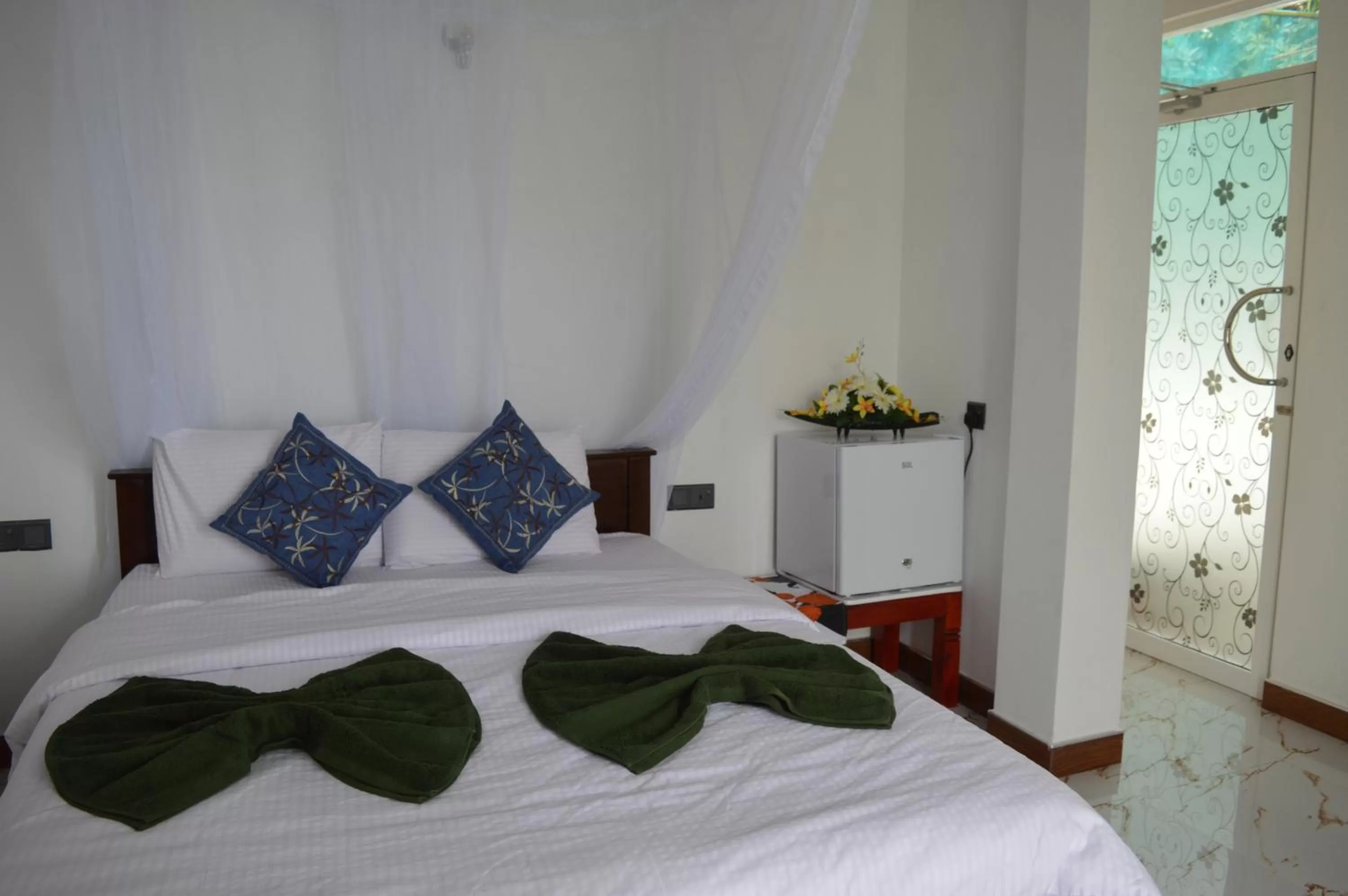 Bed in Heavens Seven