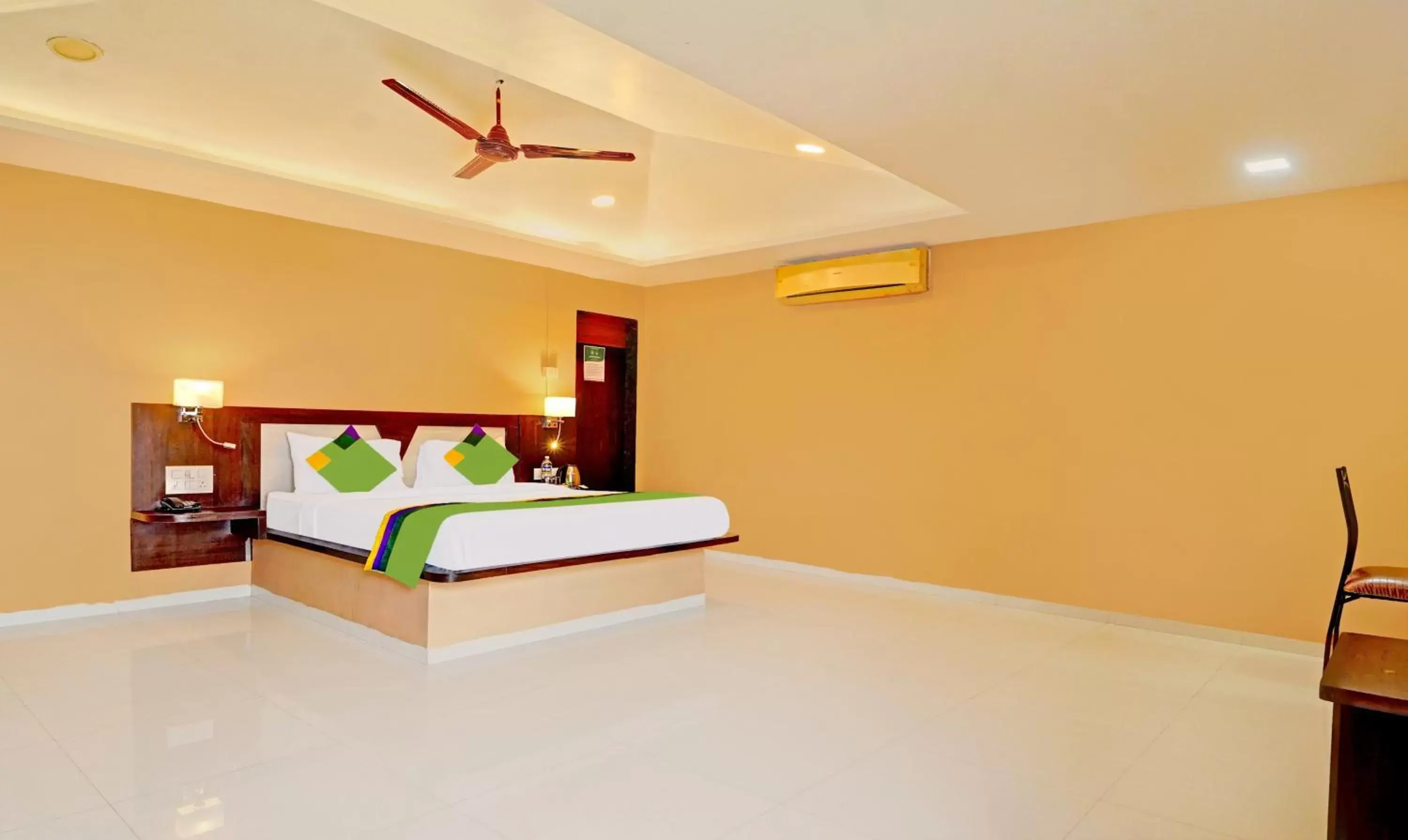 Deluxe Double Room in Treebo Vhyomaan Resort Deluxe Double Room in Treebo Vhyomaan Resort