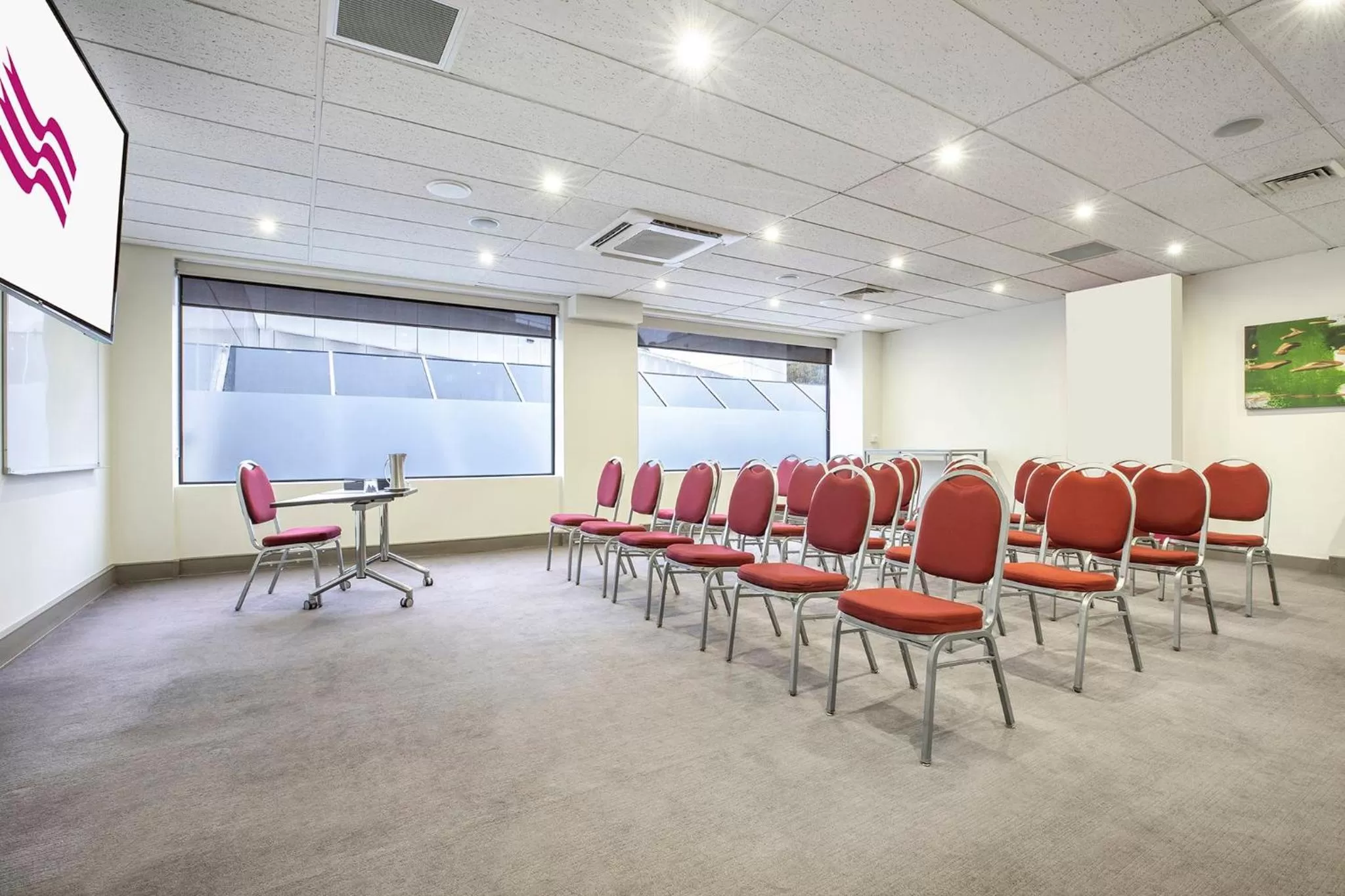 Meeting/conference room in Crowne Plaza Canberra by IHG