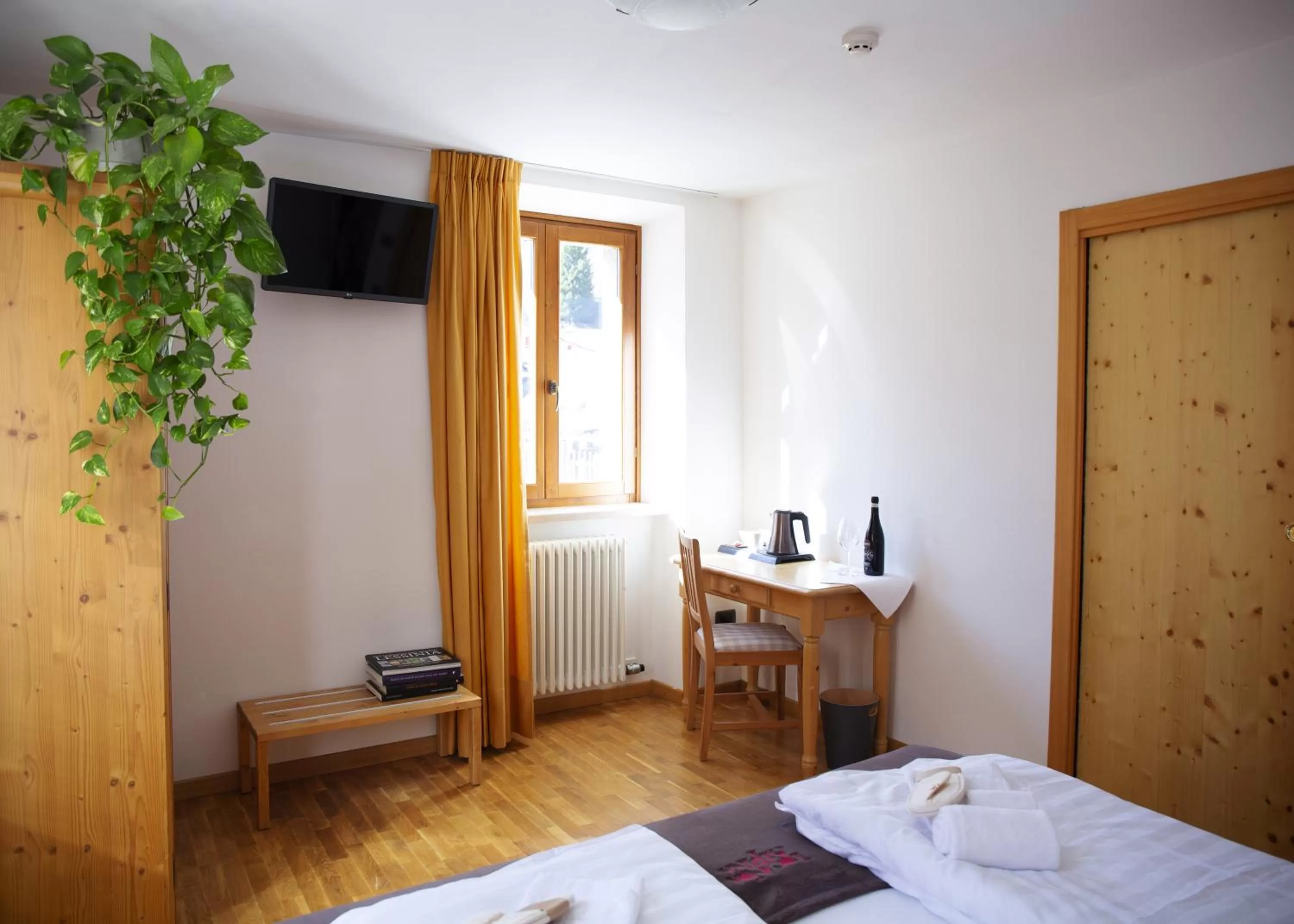 Photo of the whole room, Bed in Locanda Alpina