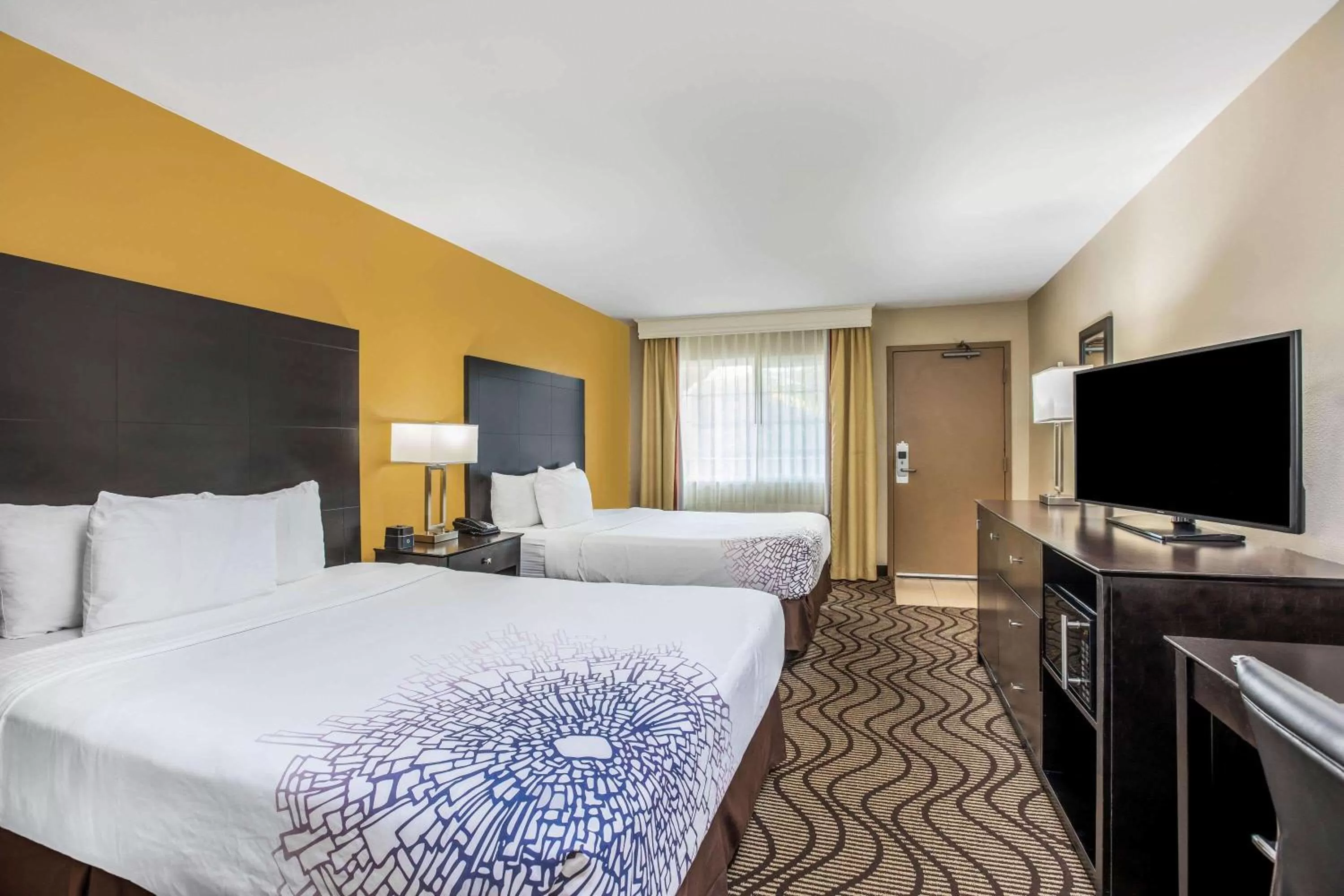 Photo of the whole room, Bed in La Quinta by Wyndham Carlsbad - Legoland Area