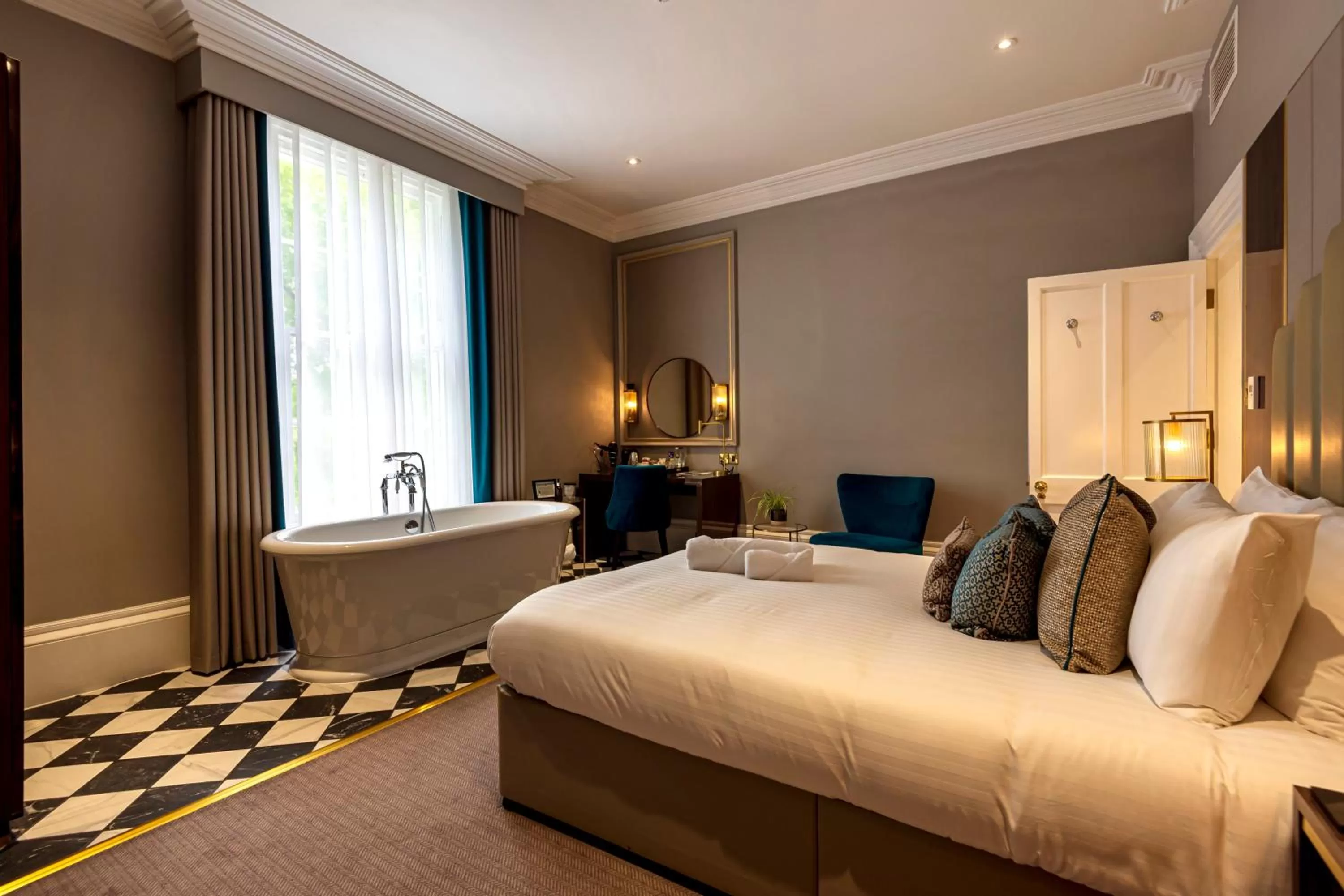 Property building, Bed in Edgbaston House