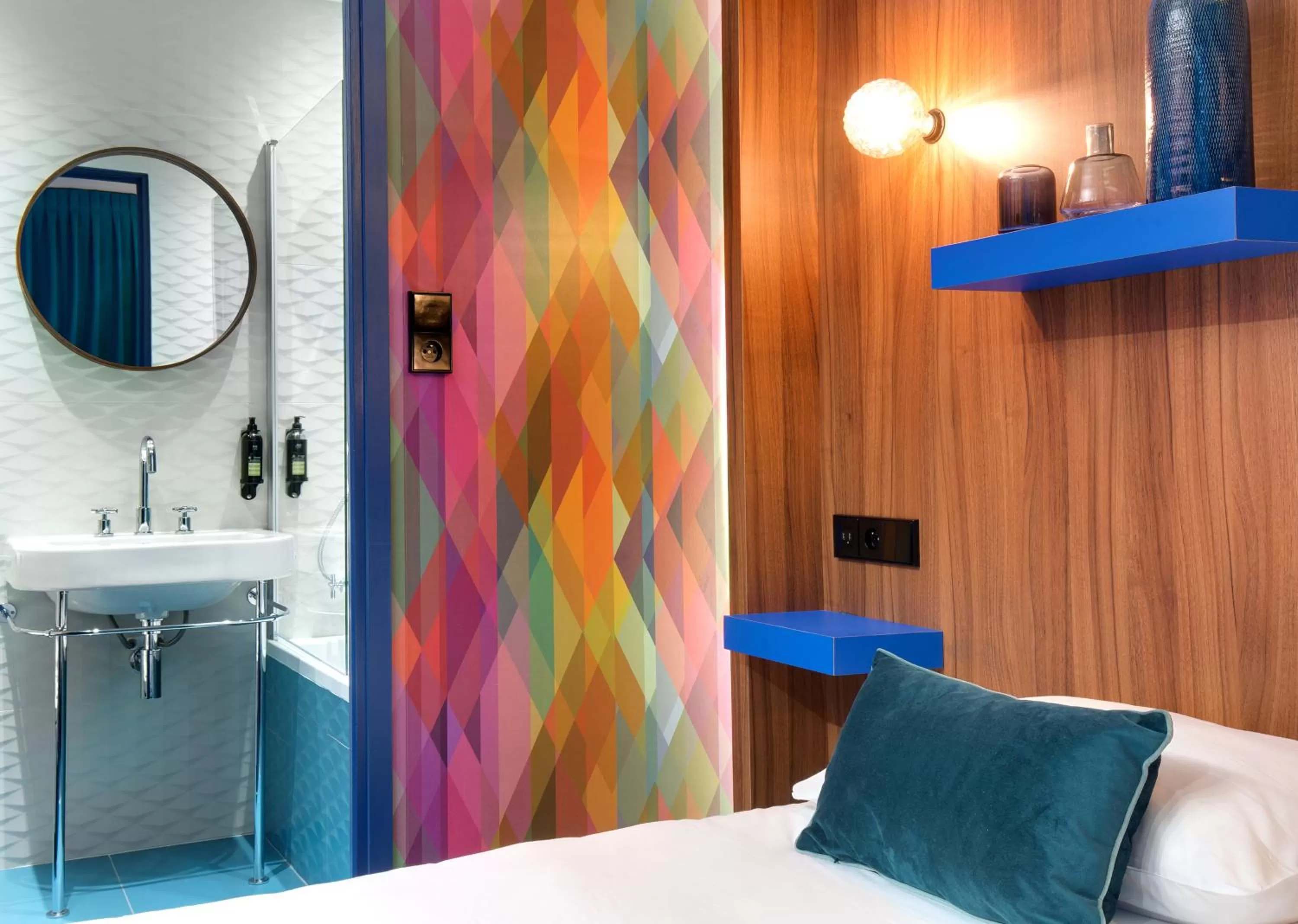 Photo of the whole room, Bed in Hôtel Montmorency & Spa