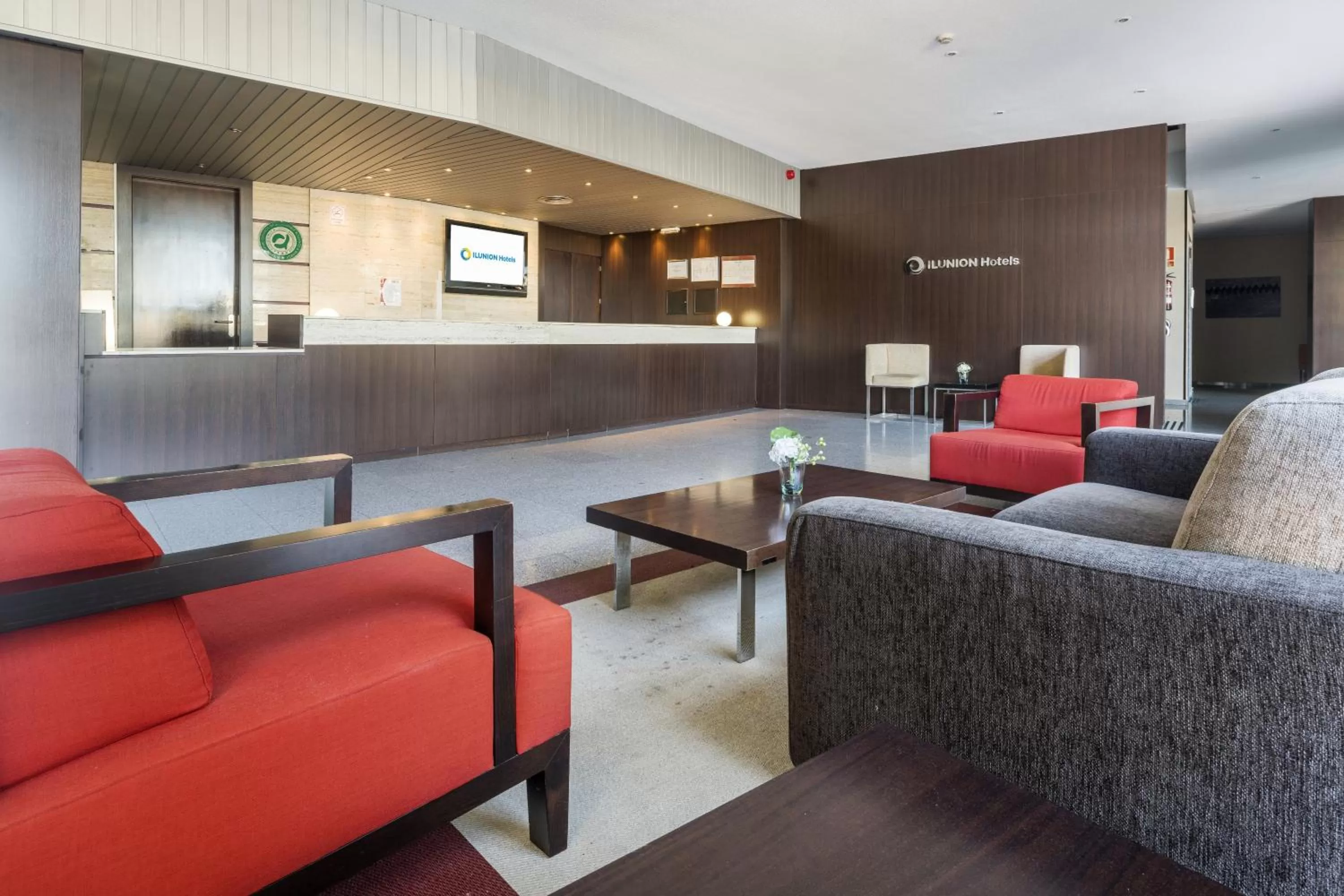 Lobby or reception in Ilunion Golf Badajoz