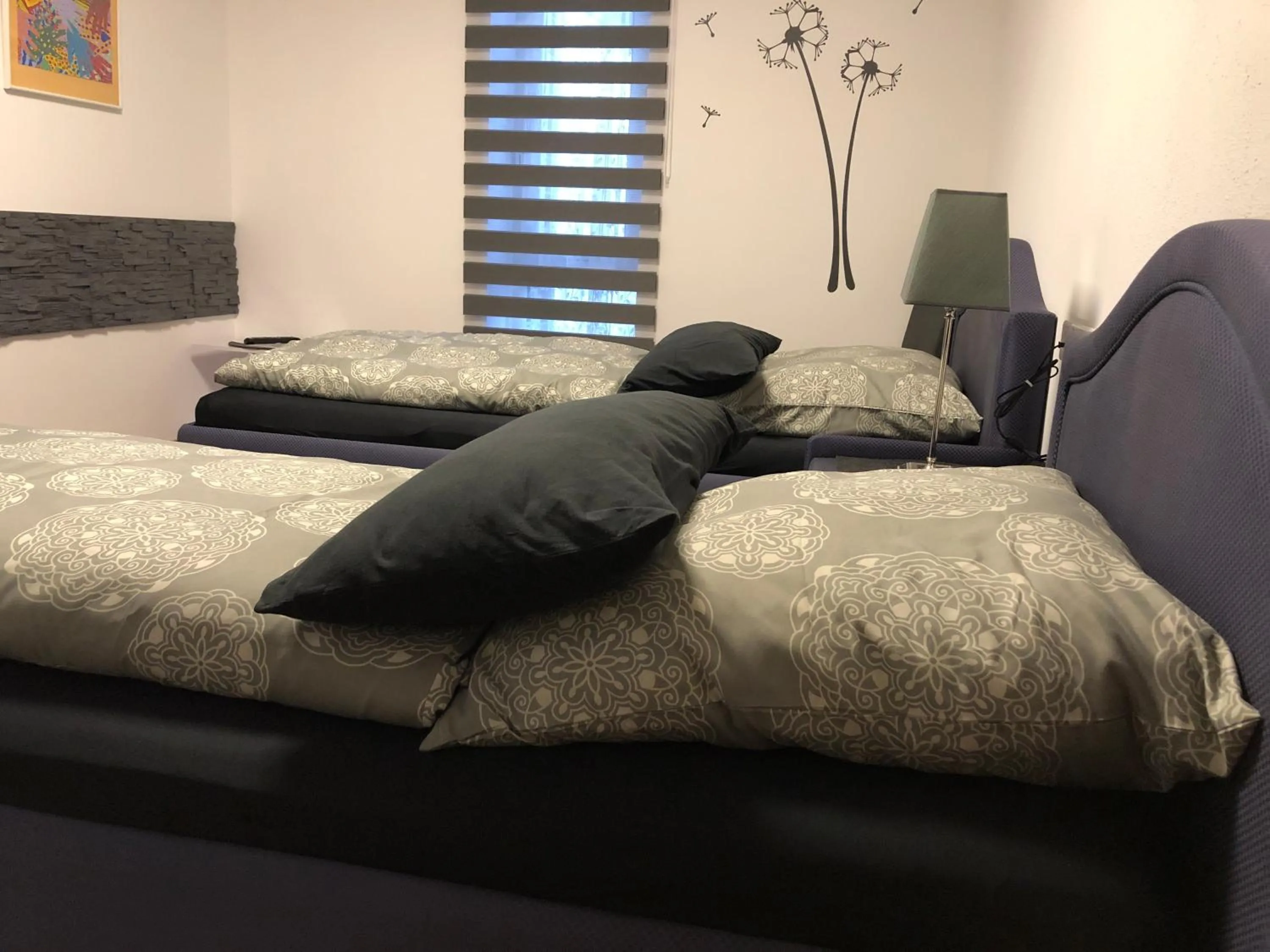 Photo of the whole room, Bed in Messezimmer 4u