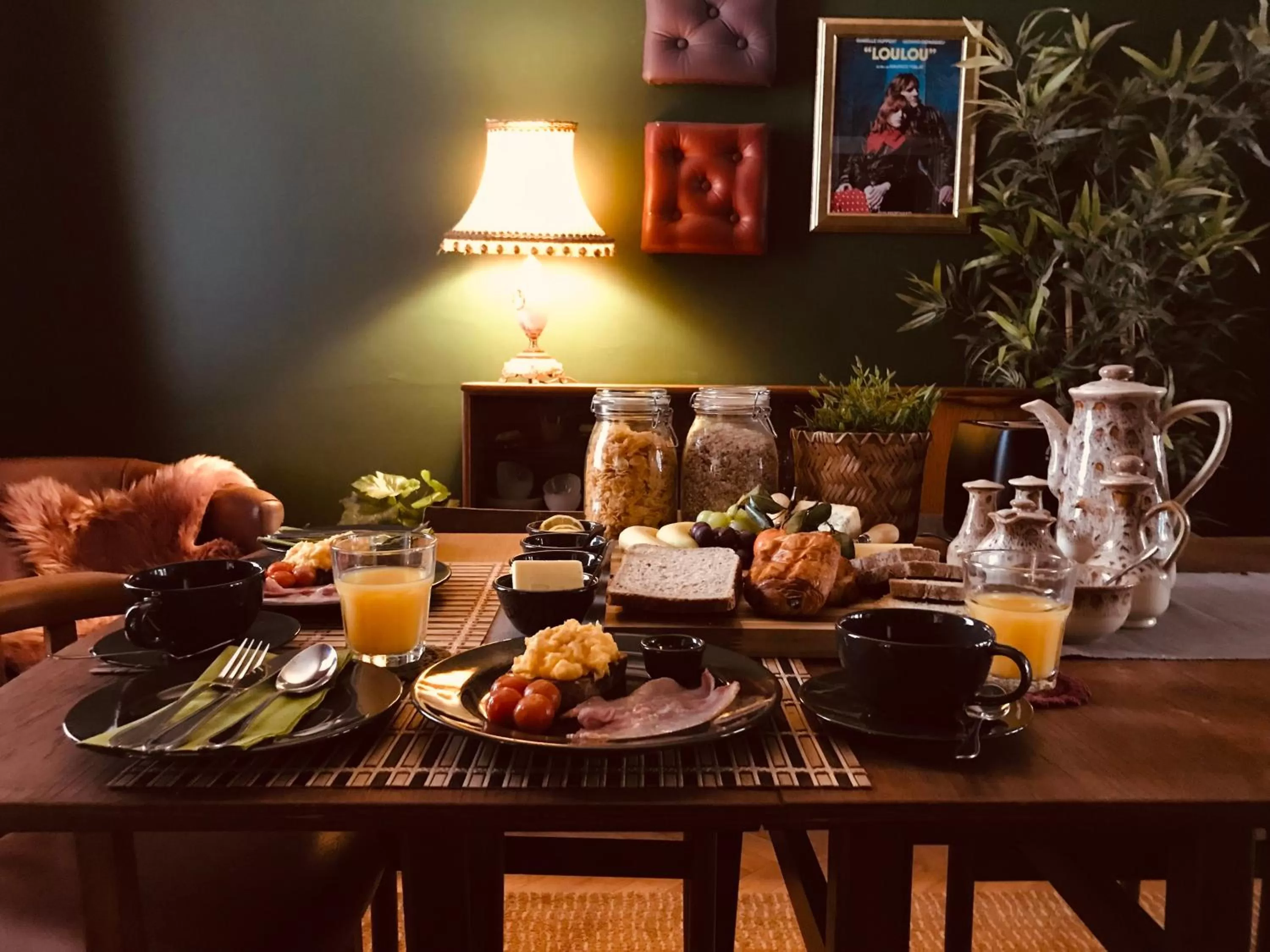 Breakfast in Beautiful B&B On The Park