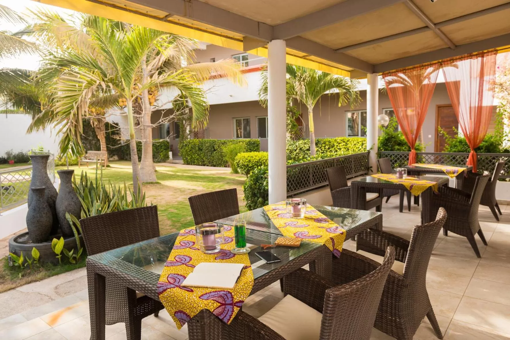 Patio, Restaurant/Places to Eat in La Résidence